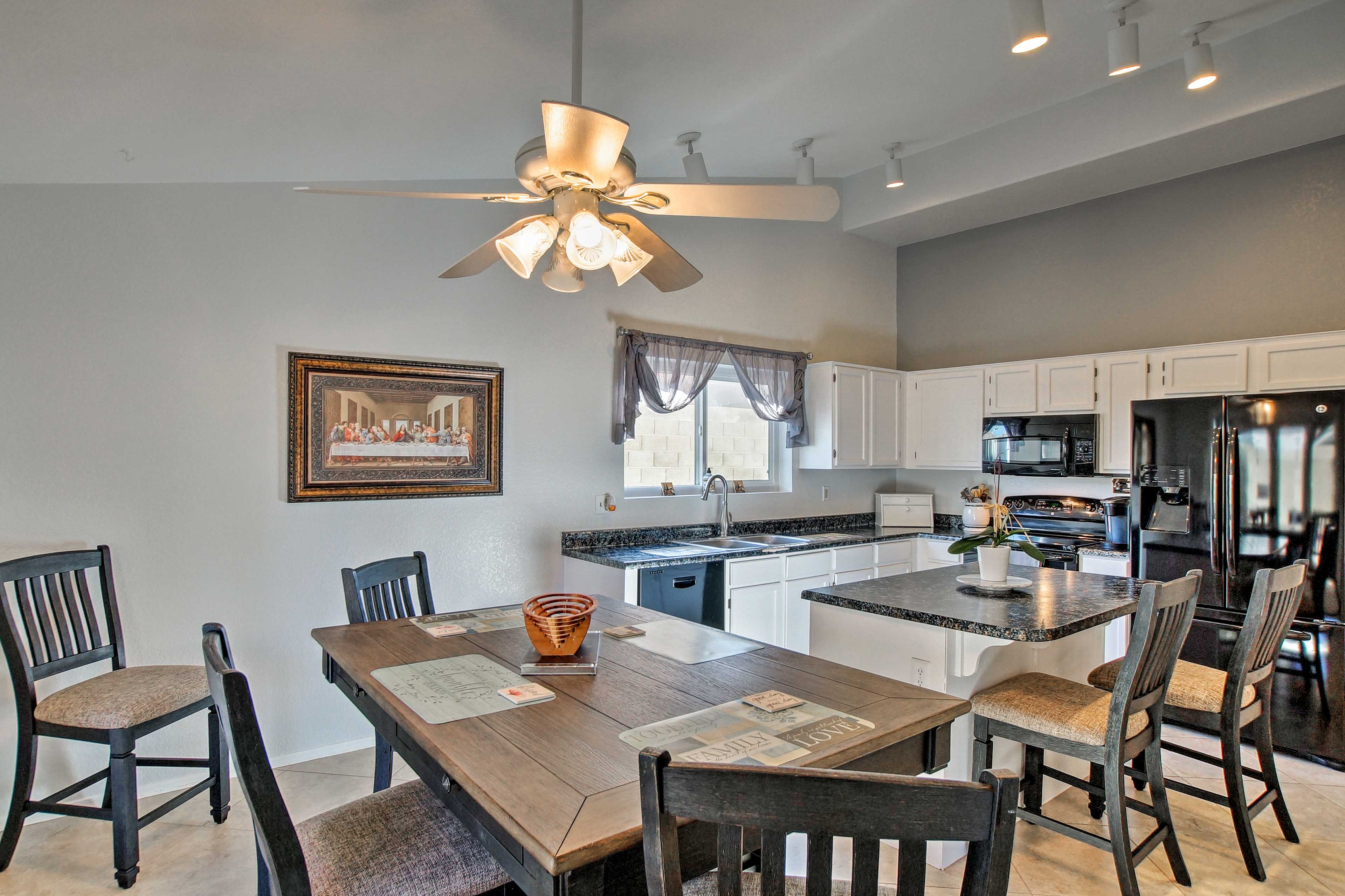 Kitchen & Dining Room Area