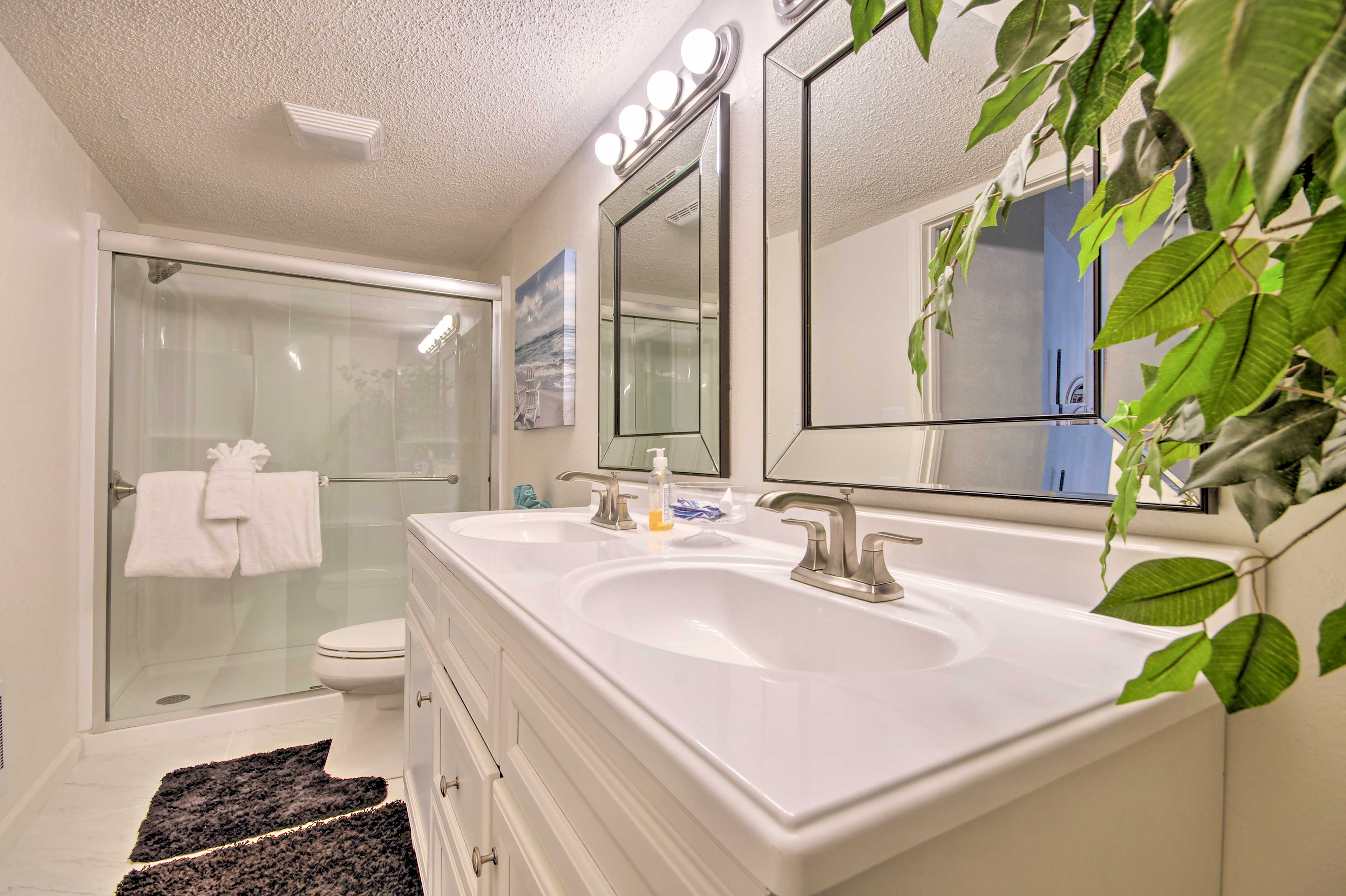 En-Suite Bathroom | Towels Provided