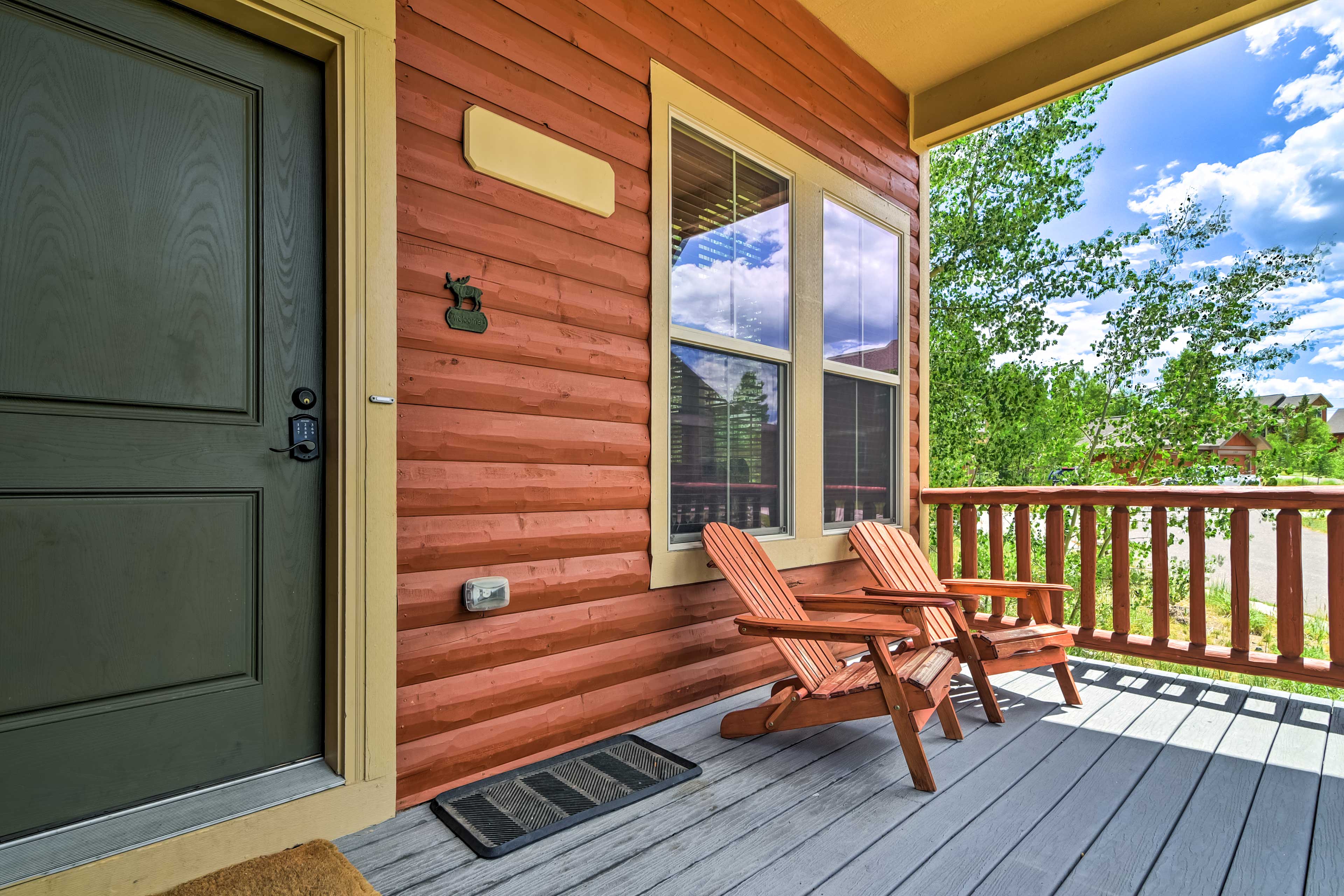 Private Porch | Outdoor Seating | Keyless Entry