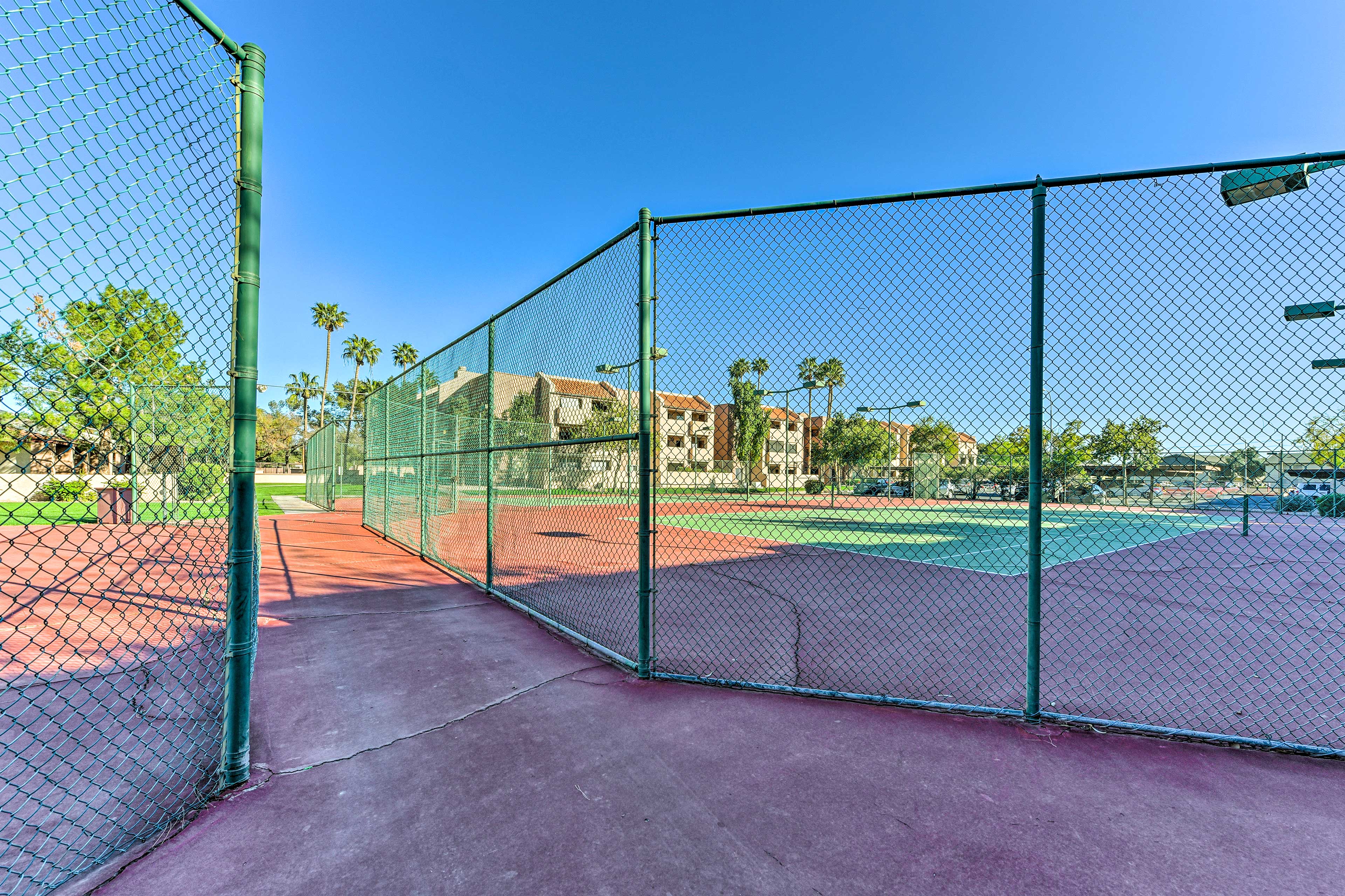 Community Amenities | Tennis Courts | Outdoor Pool