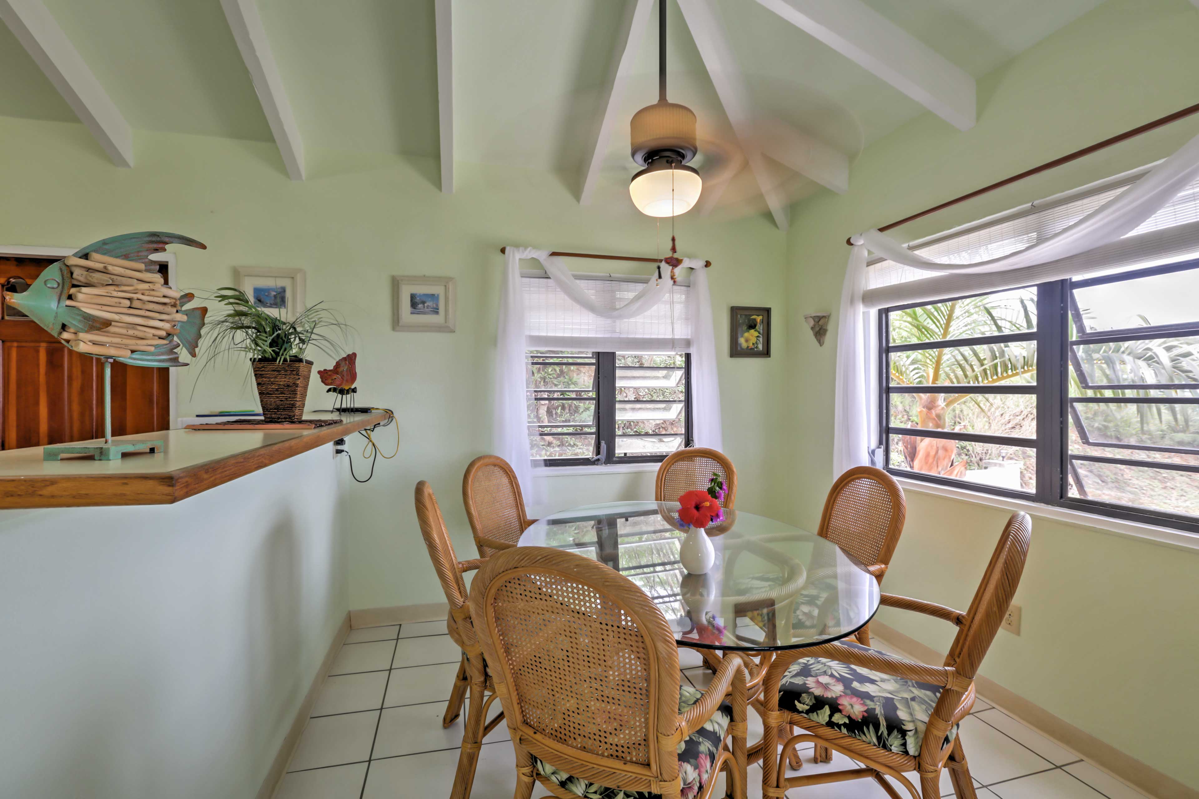 Dining Table | Dishware Provided