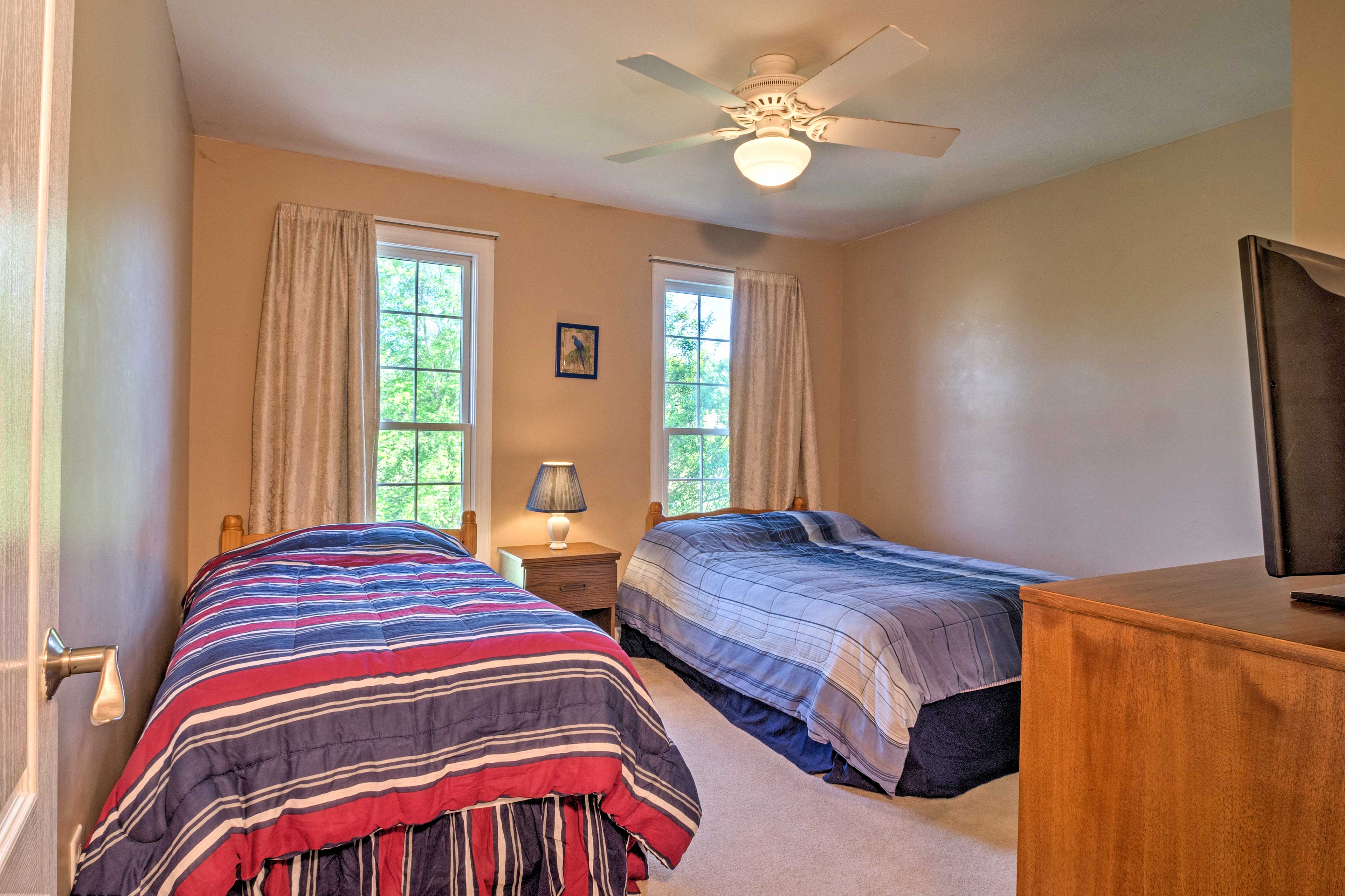 Two twin beds offer cozy sleeping arrangements for 2 guests.