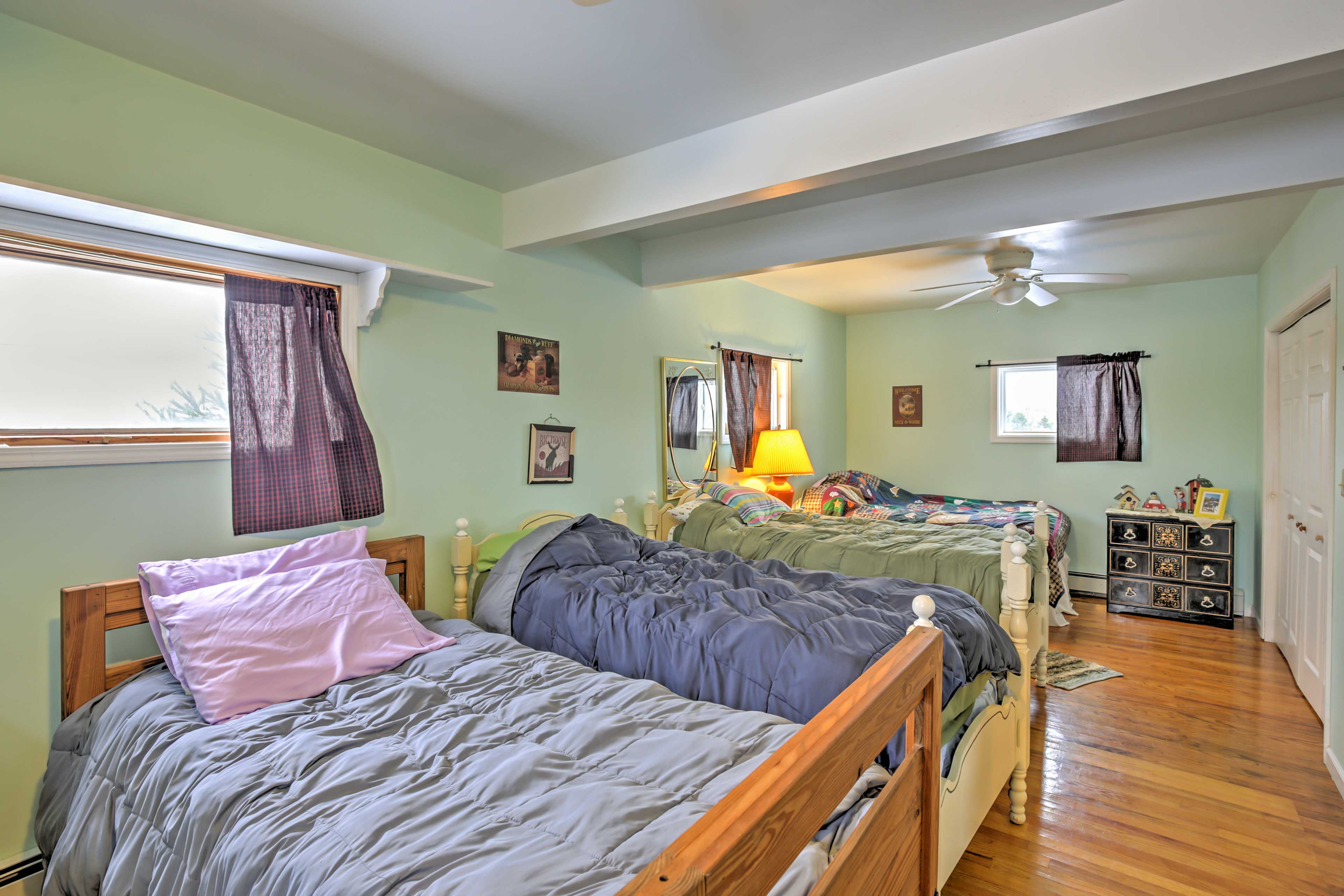 Bedroom 2 | 4 Twin Beds | Full Bed