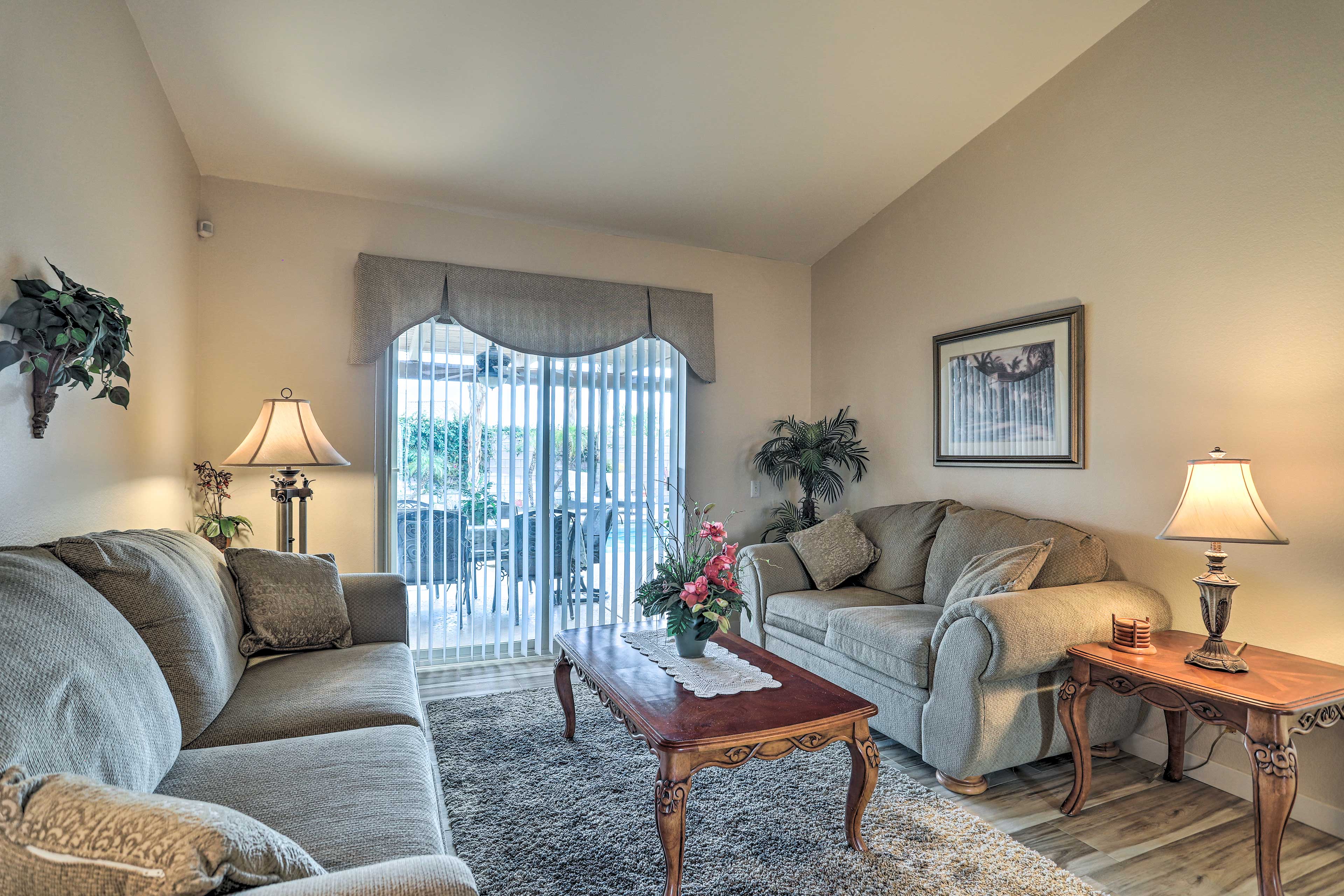 Sitting Area & Dining Area