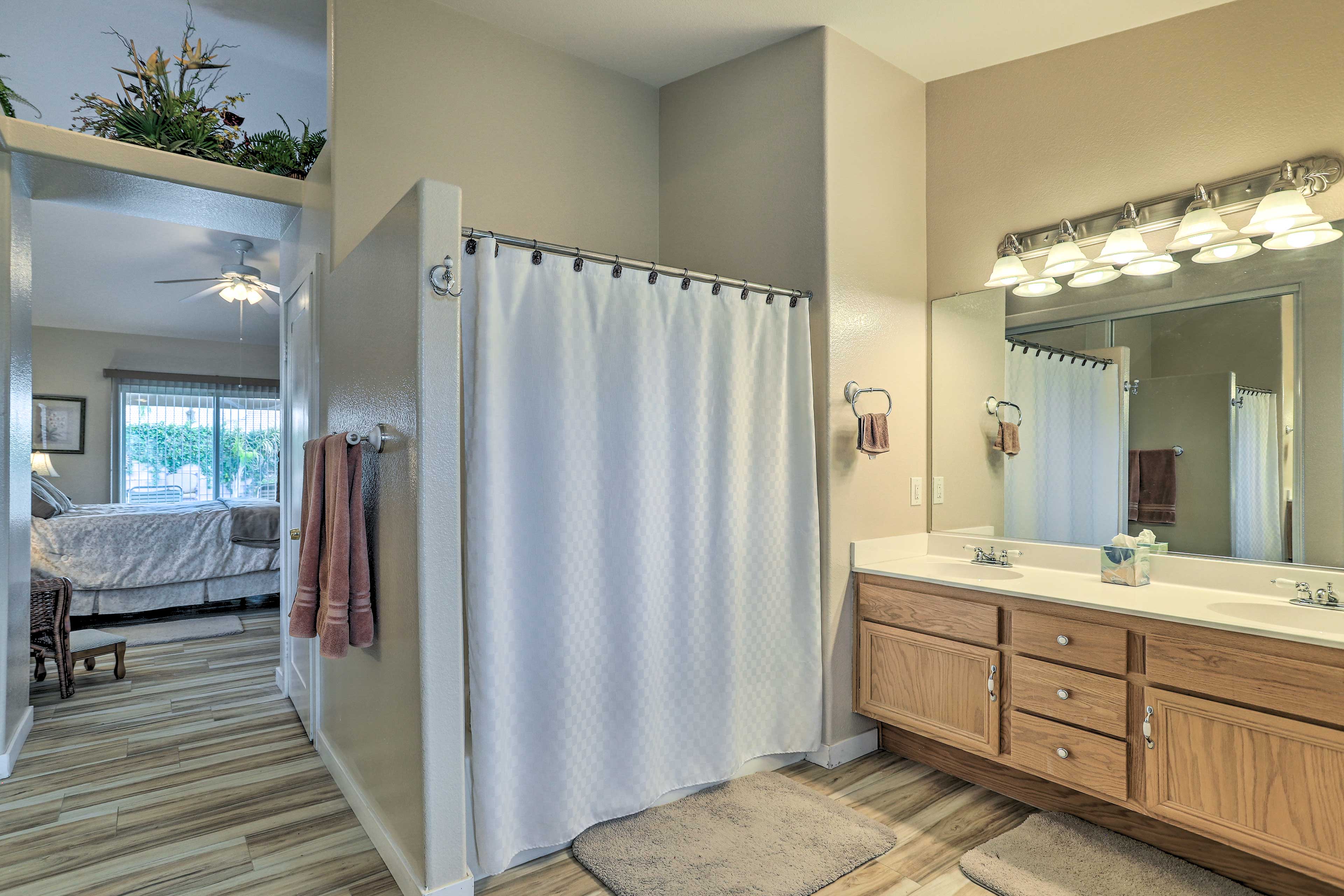 En-Suite Bathroom | Linens/Towels