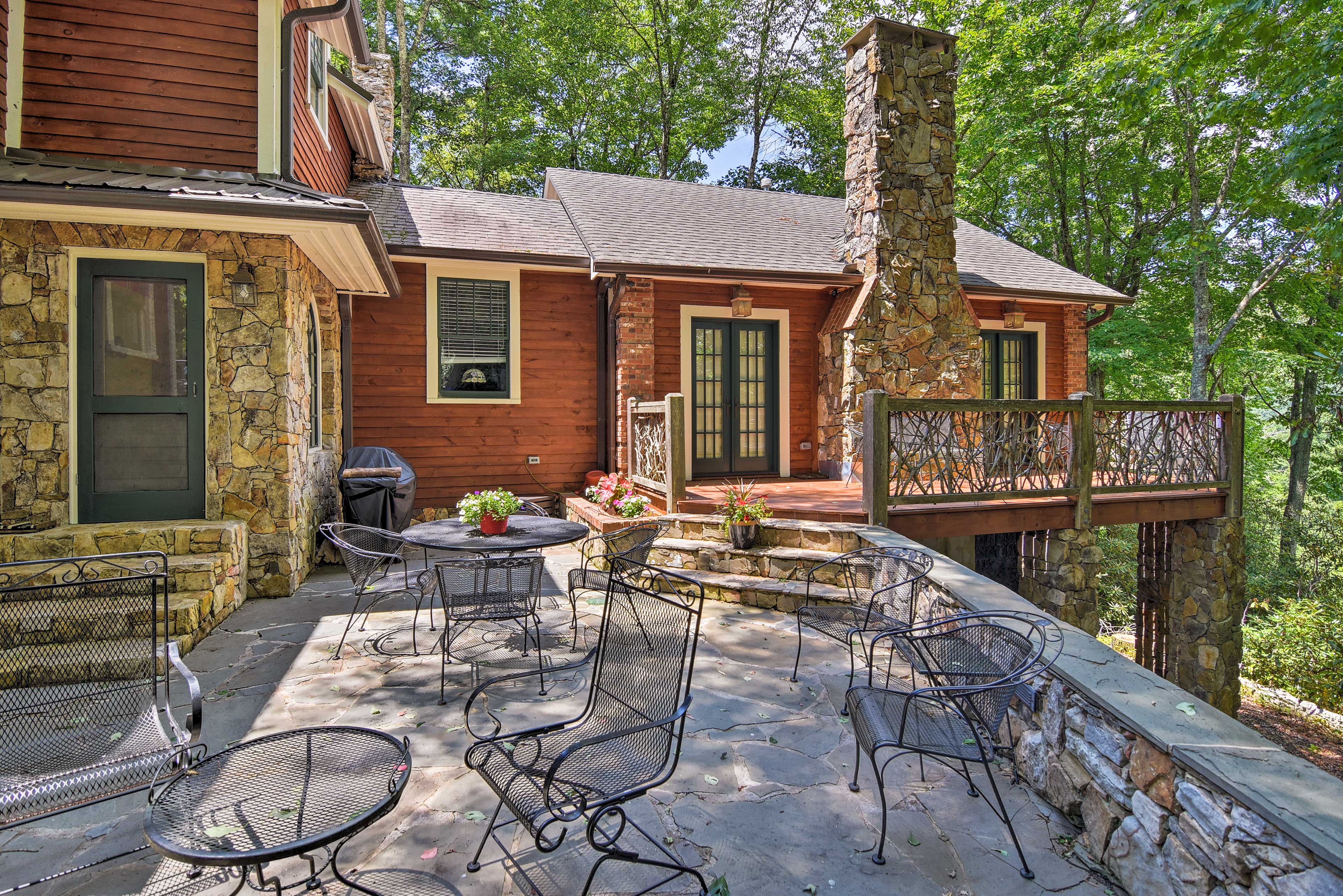 The spacious back deck also offers mountain views and lots of outdoor seating.