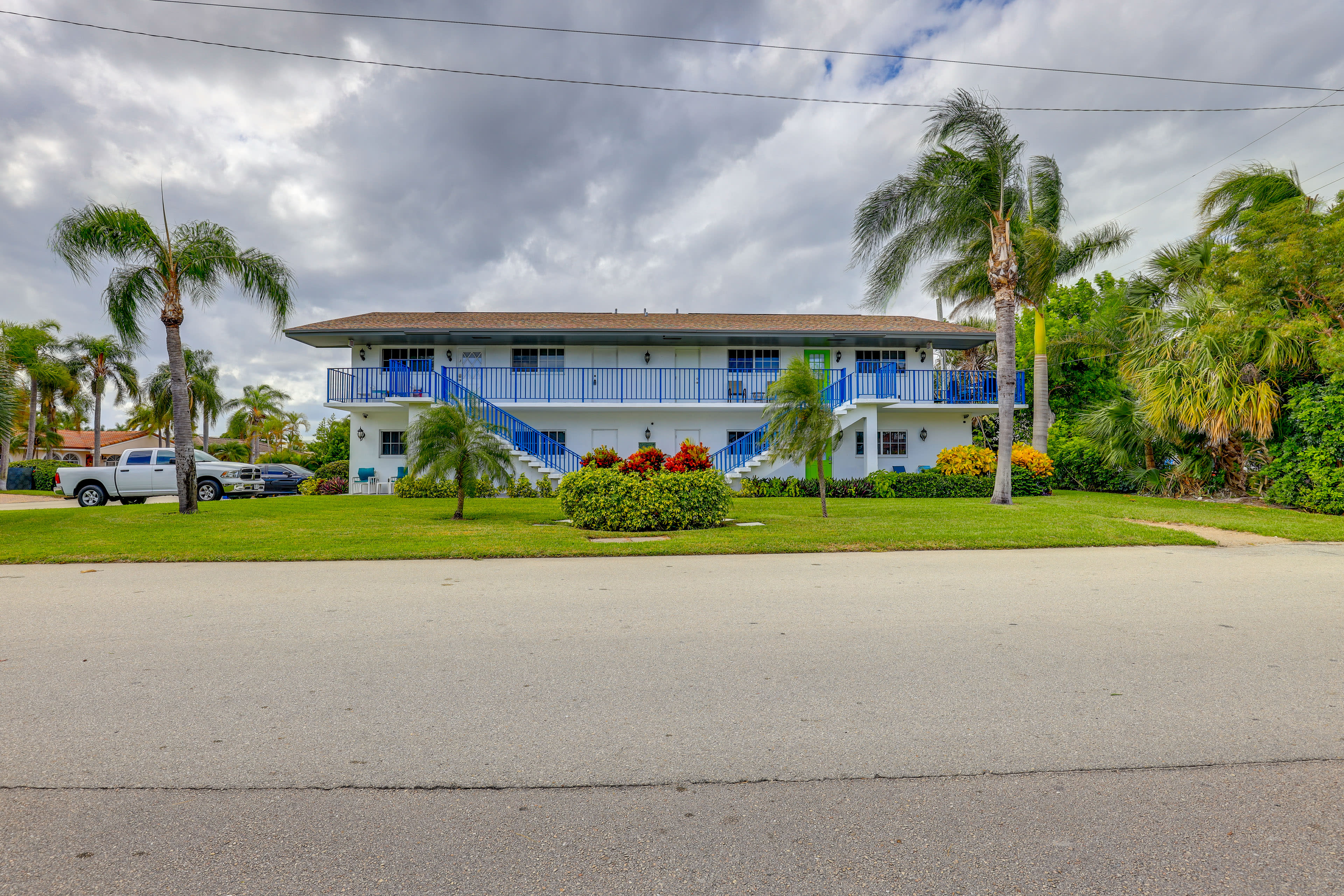 Cozy Singer Island Condo: Walk to Beach & Marina!