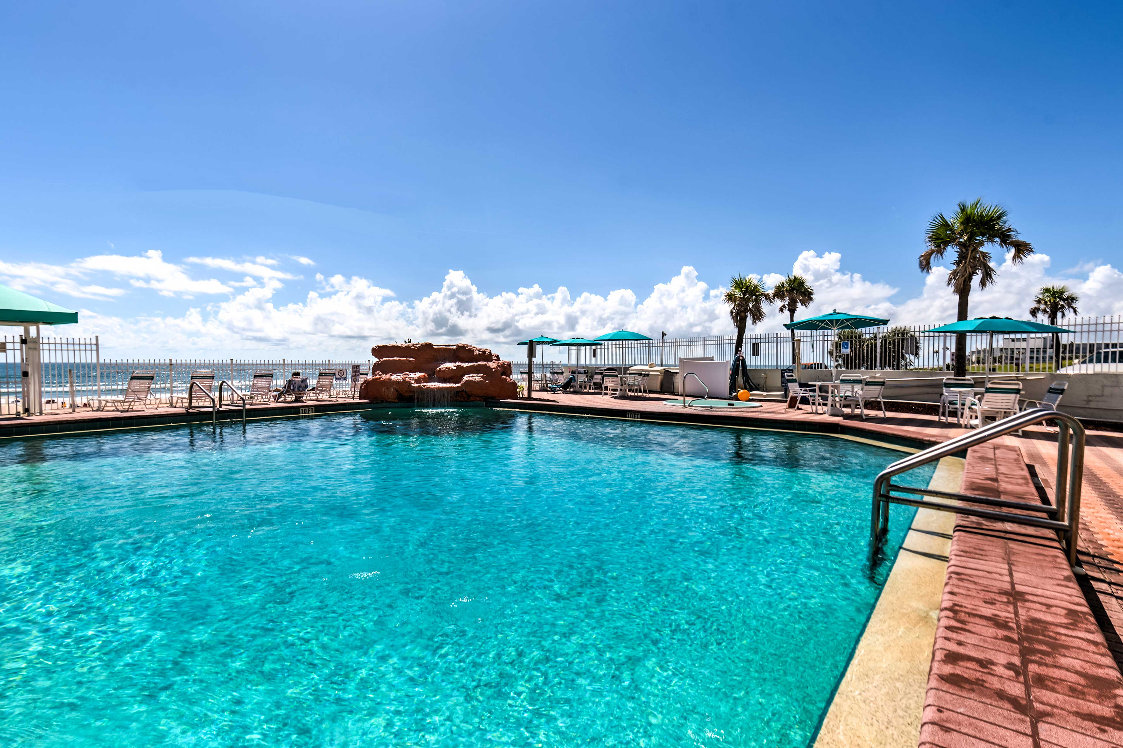 Harbor Beach Resort | Oceanfront Pool & Spa