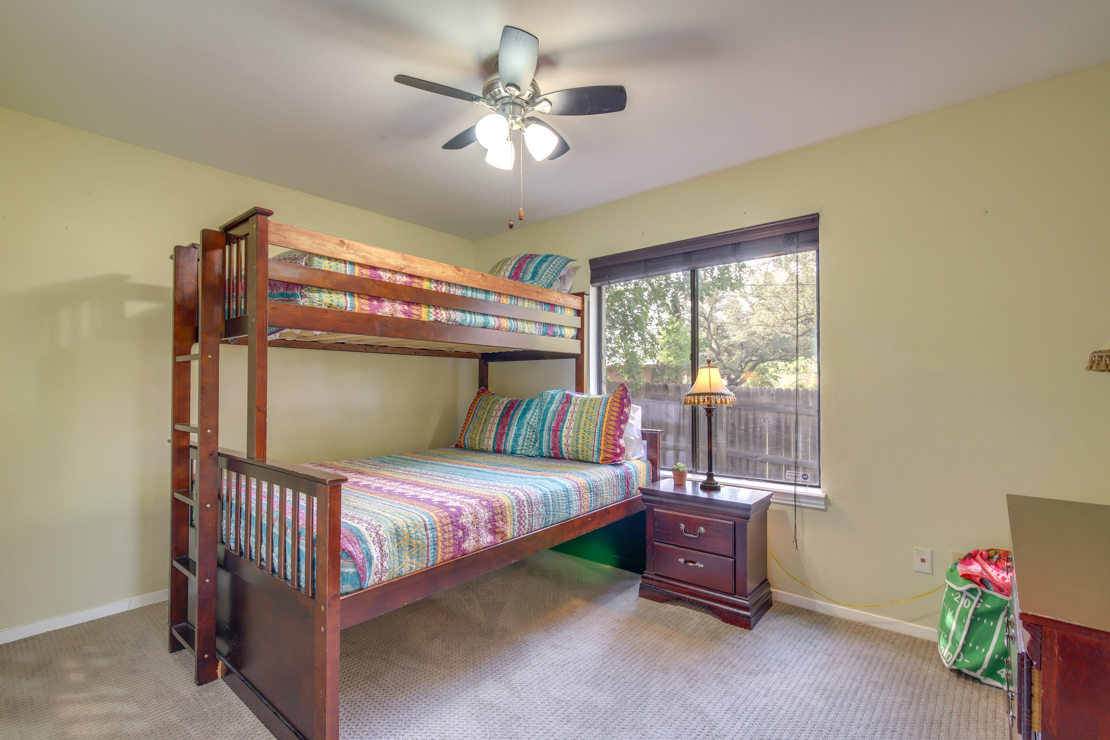 Bedroom 3 | Twin/Full Bunk Bed