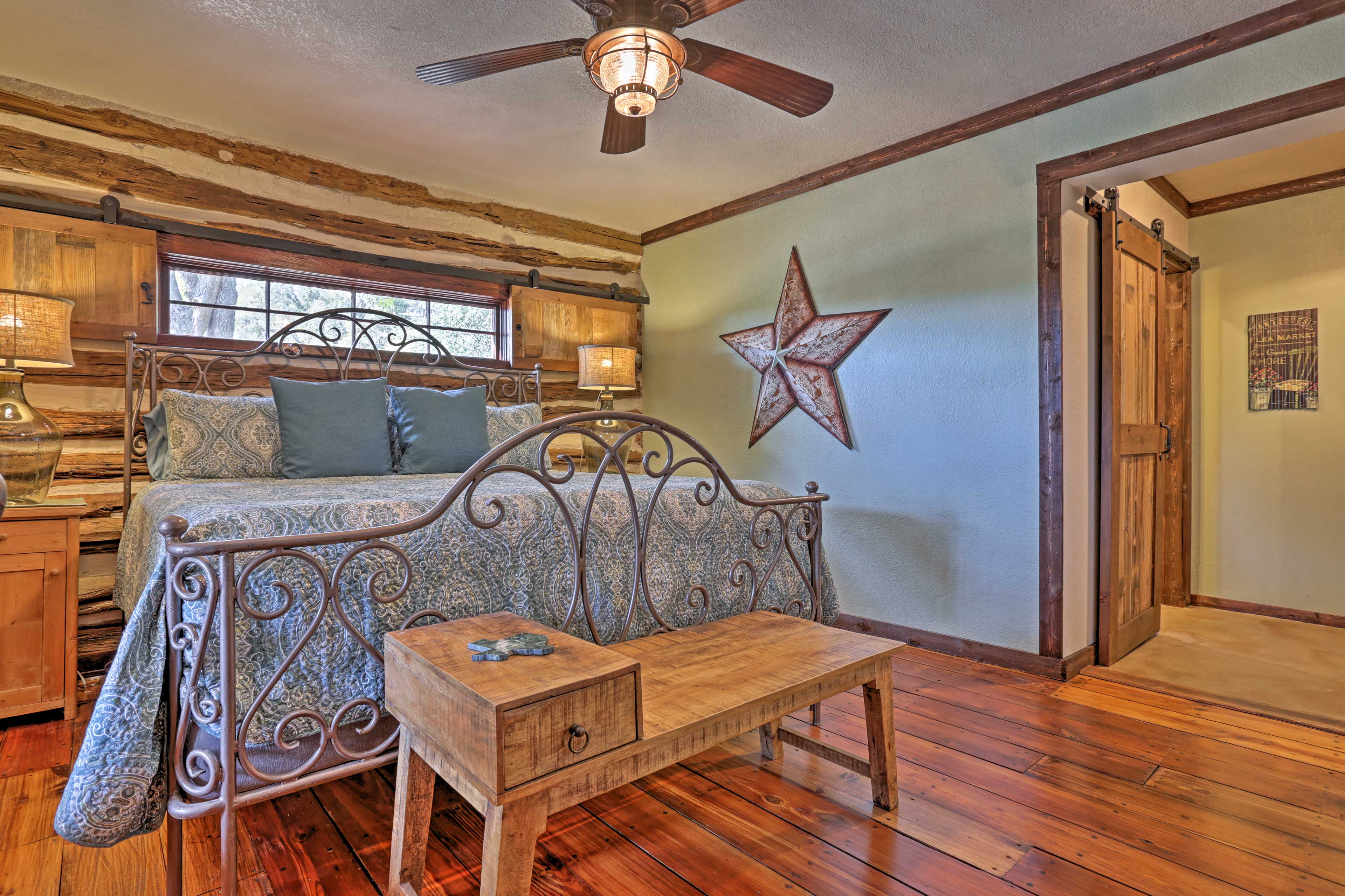 This historic hideaway has all the comforts of home and a classic Texas feel!