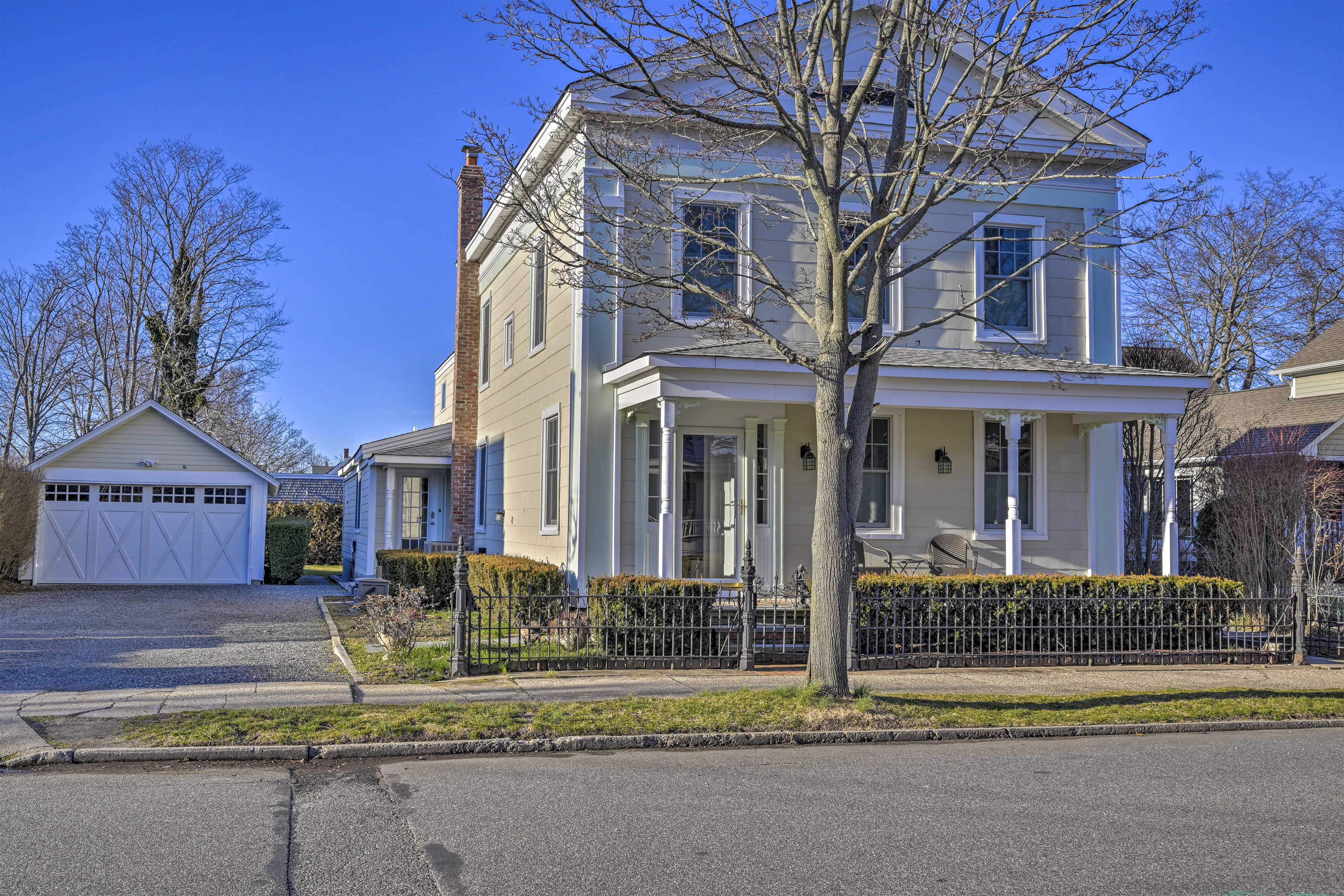 Exterior | Street Parking