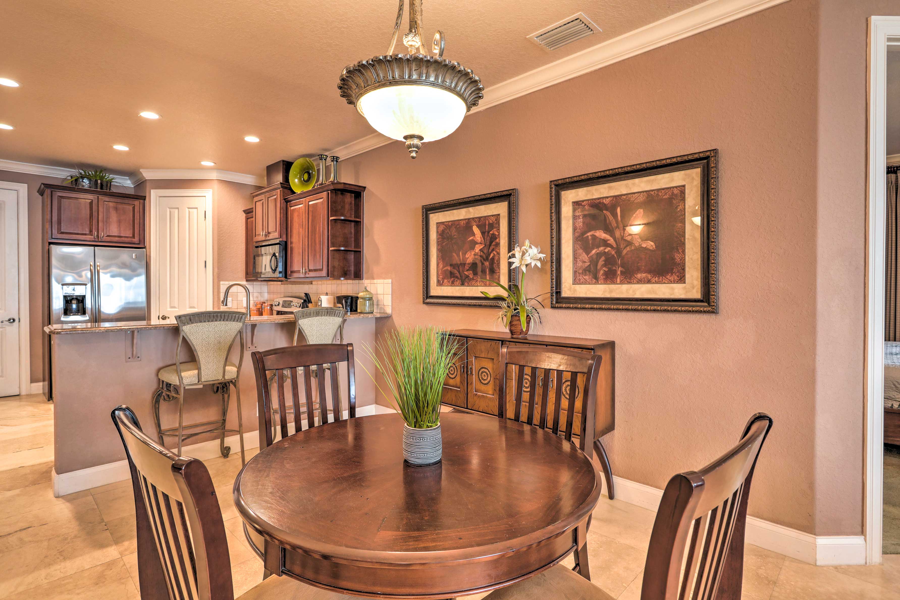 Dining Area | Dishes & Flatware Provided