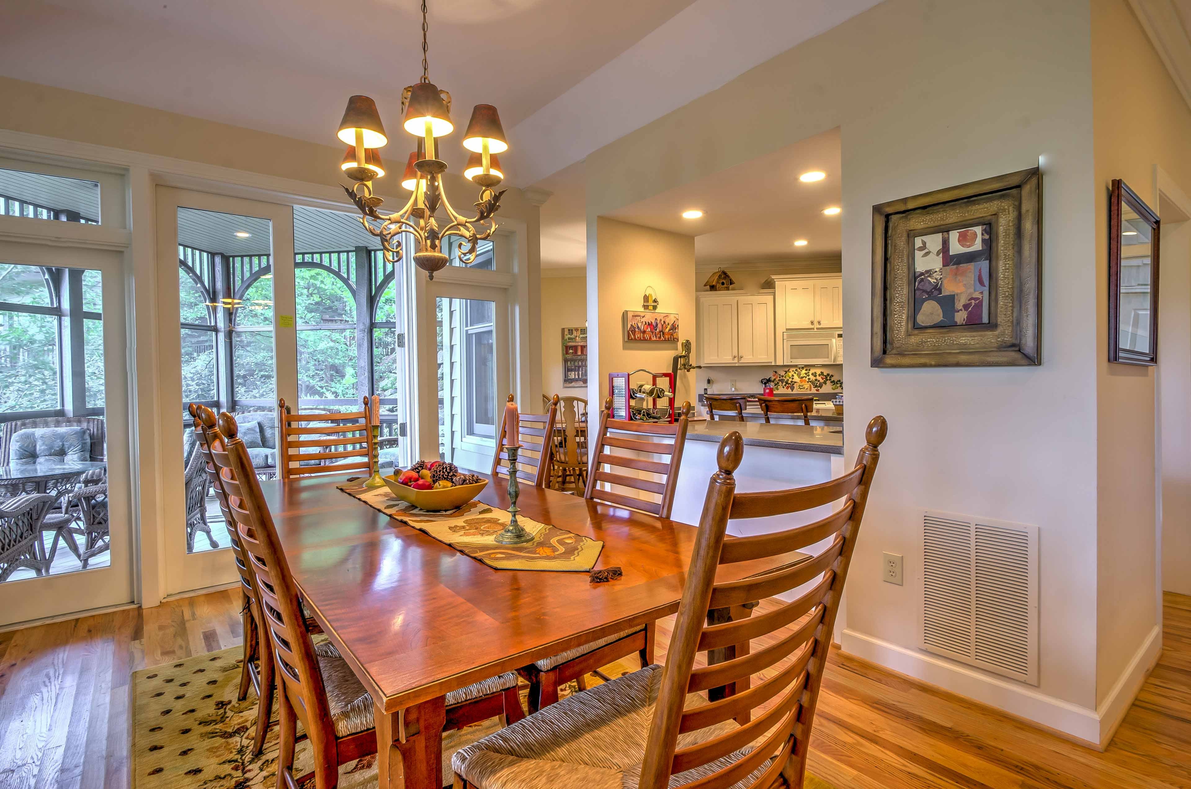 A wealth of windows reveal forest views!