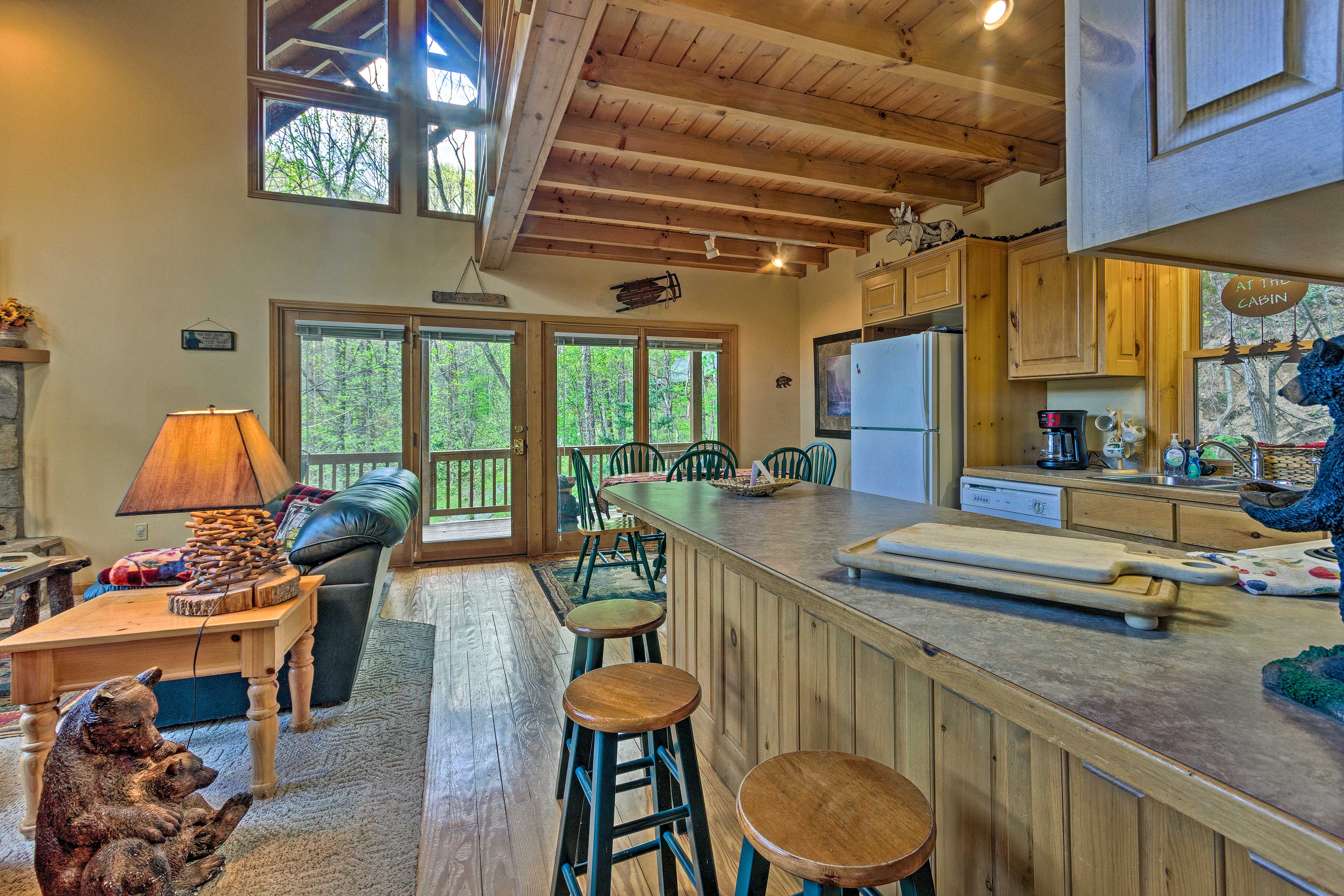 Breakfast Bar w/ Seating