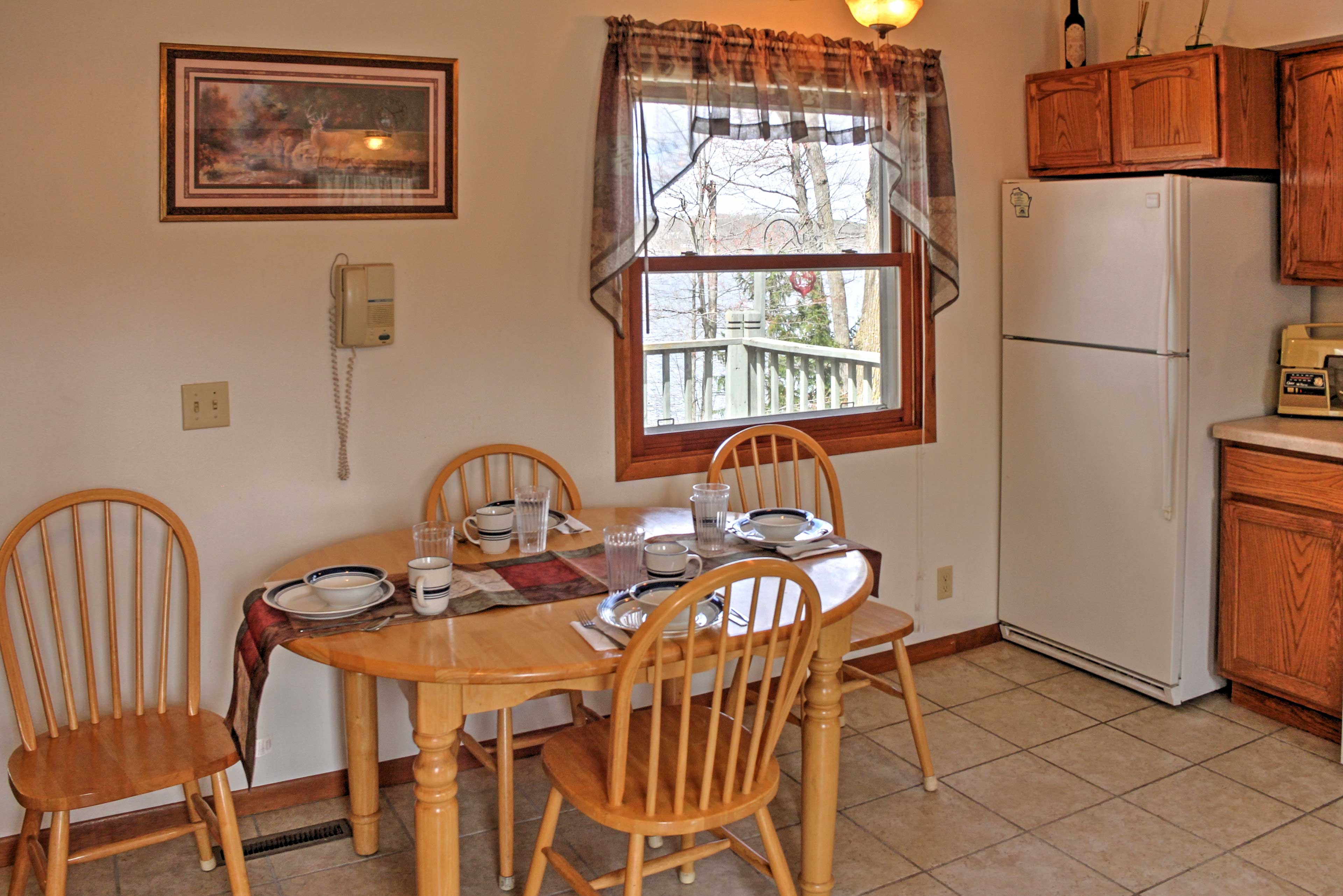 Dining Table | Dishware Provided