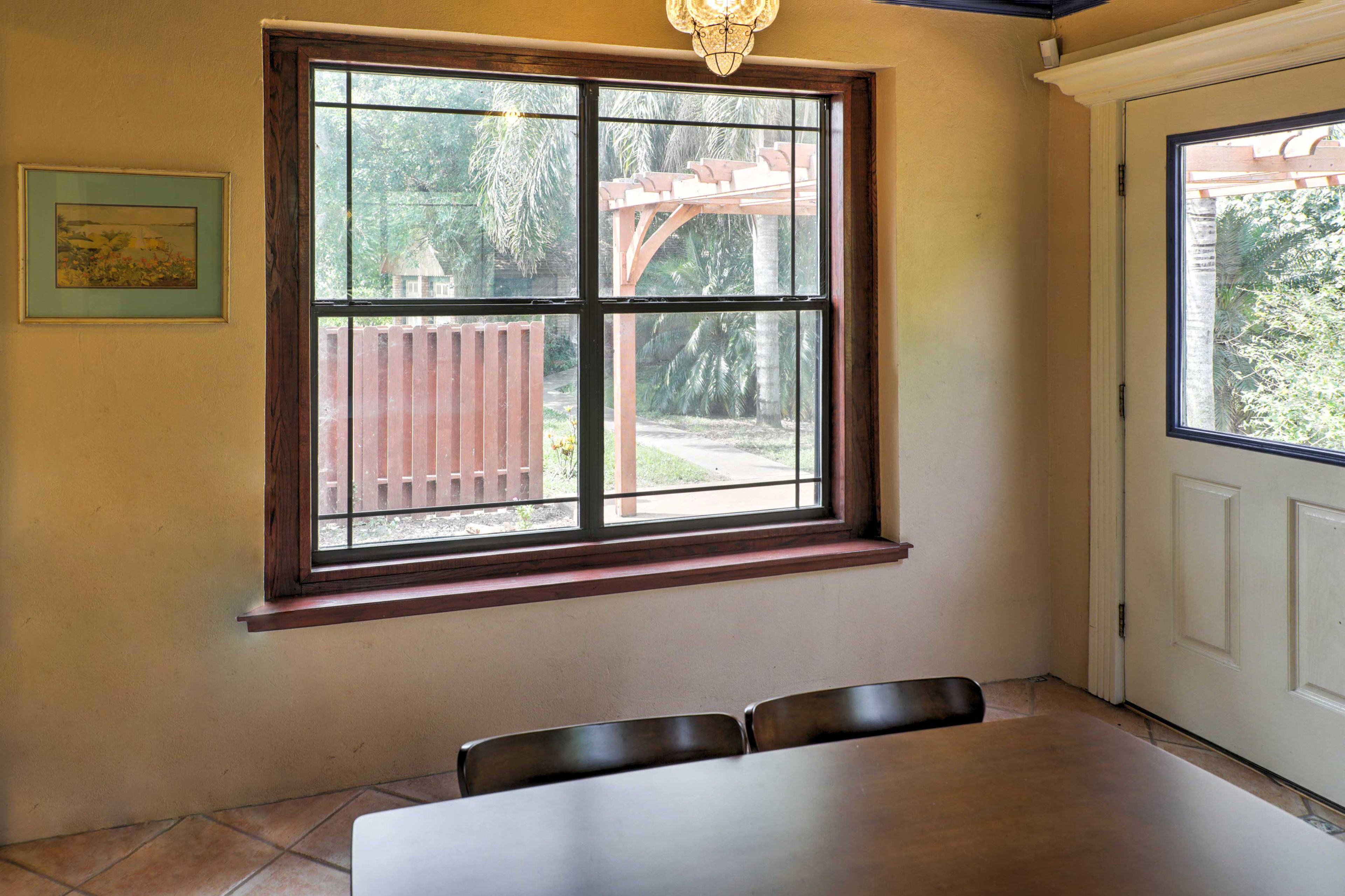 Host family dinners in this dining area.