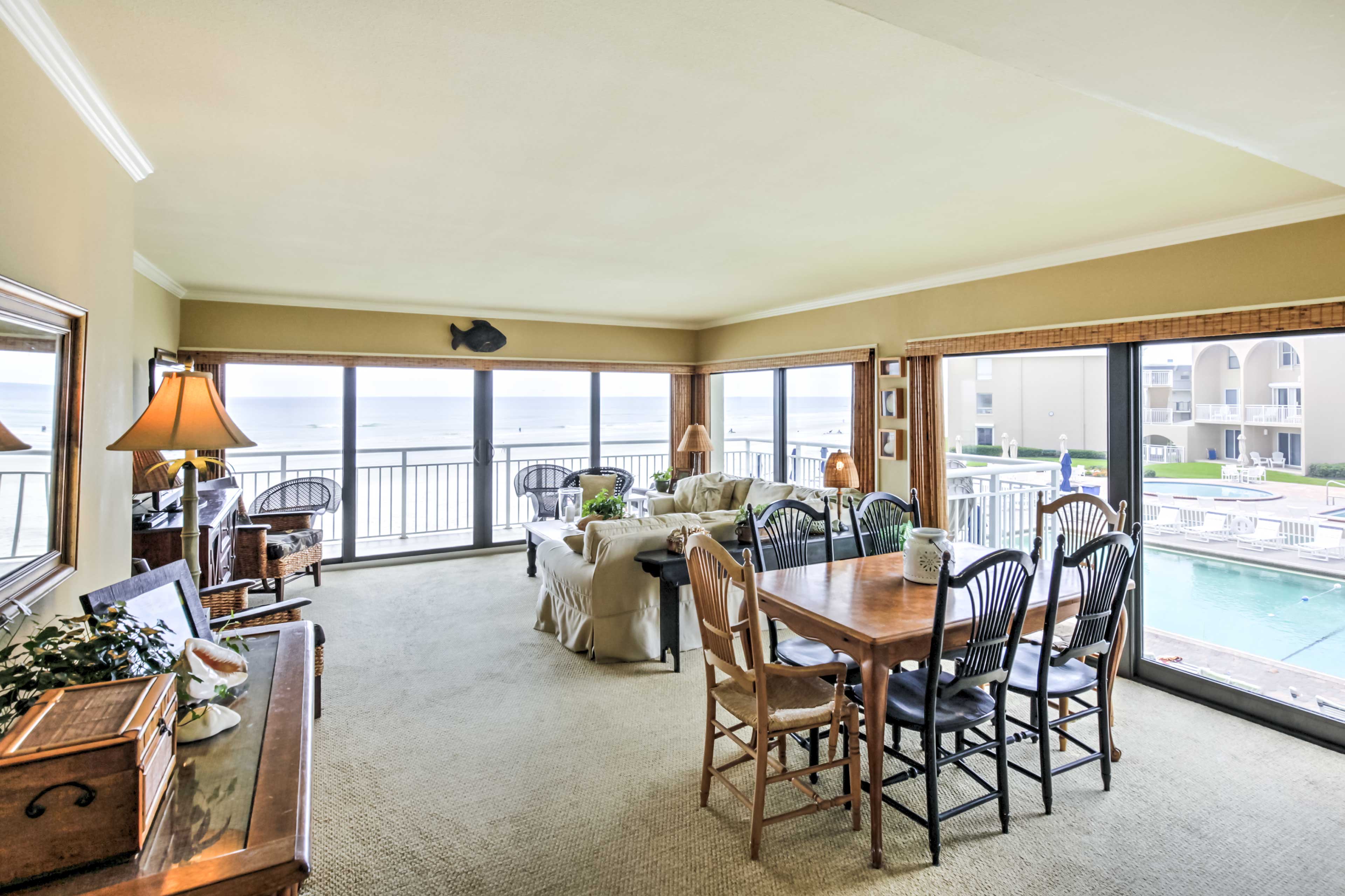 Dining Table | Dishware Provided