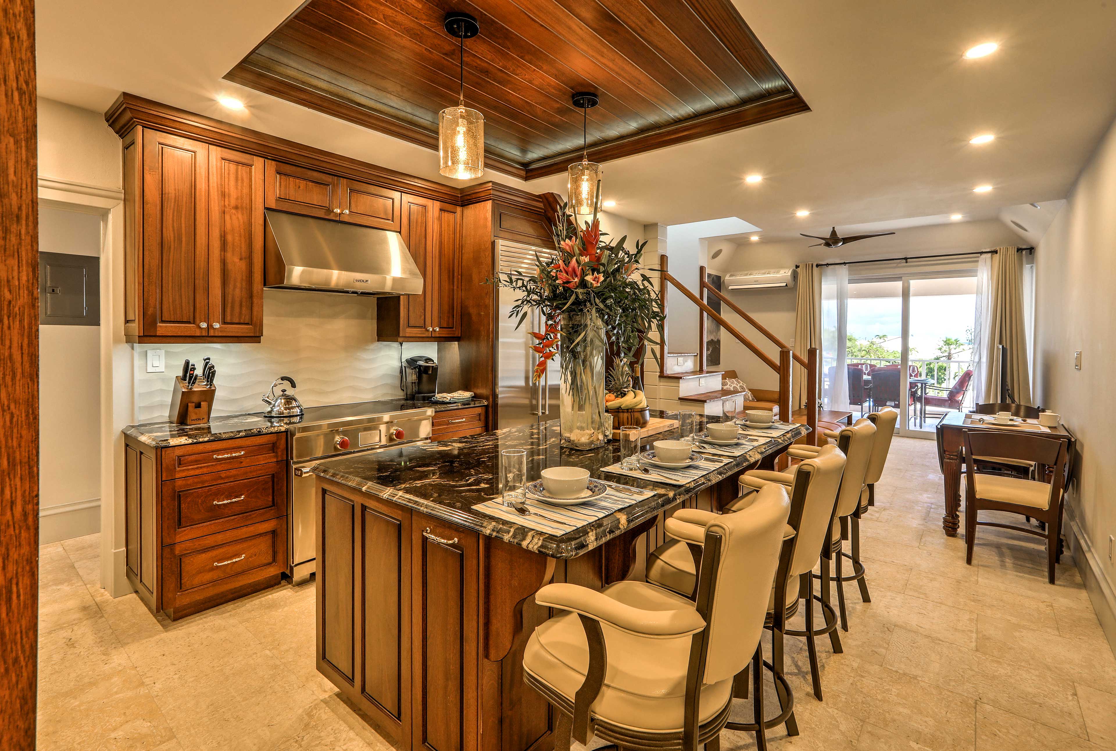 Pull up a chair and enjoy your meal at this breakfast bar with 3 of your loved ones.