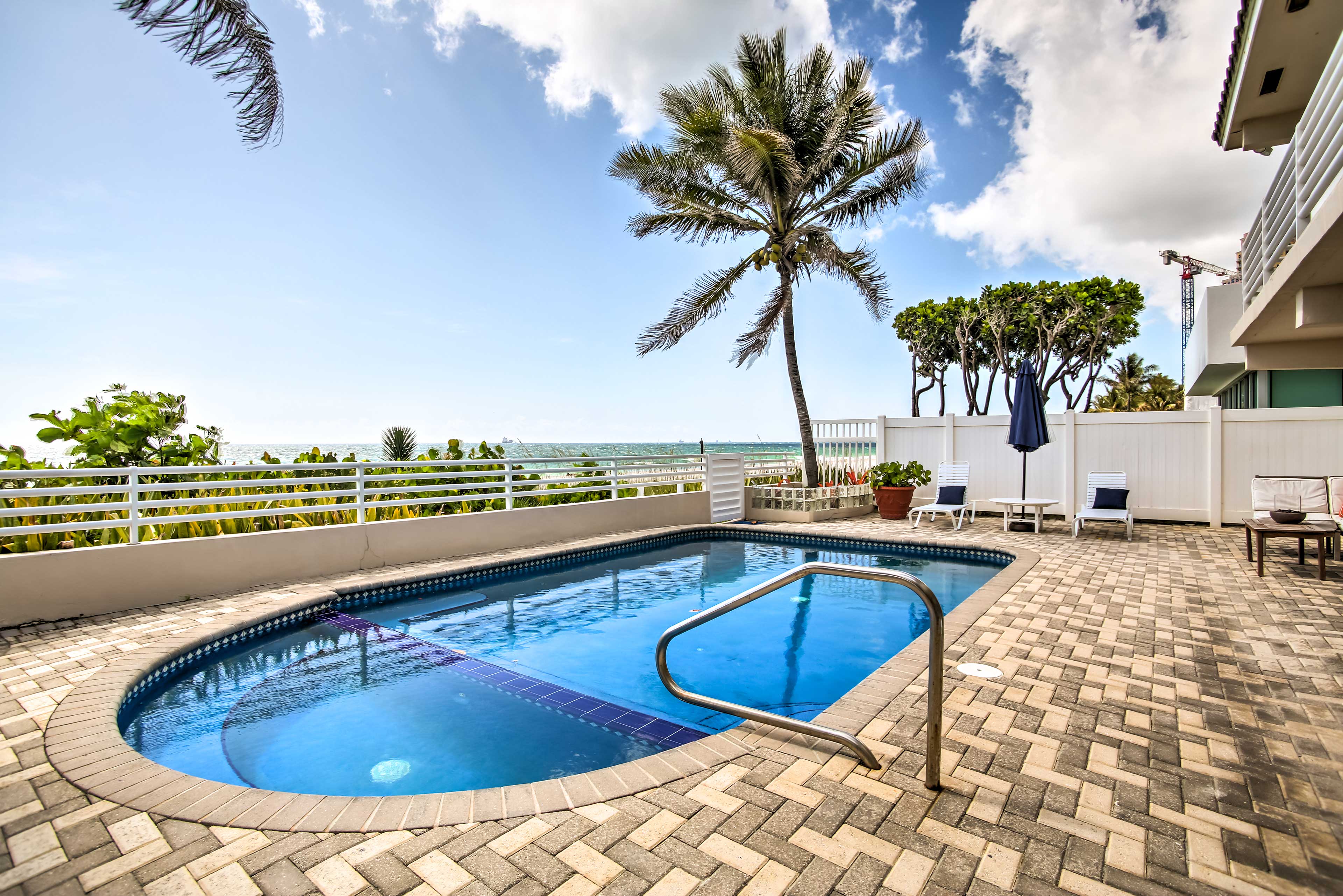 Private Pool & Patio