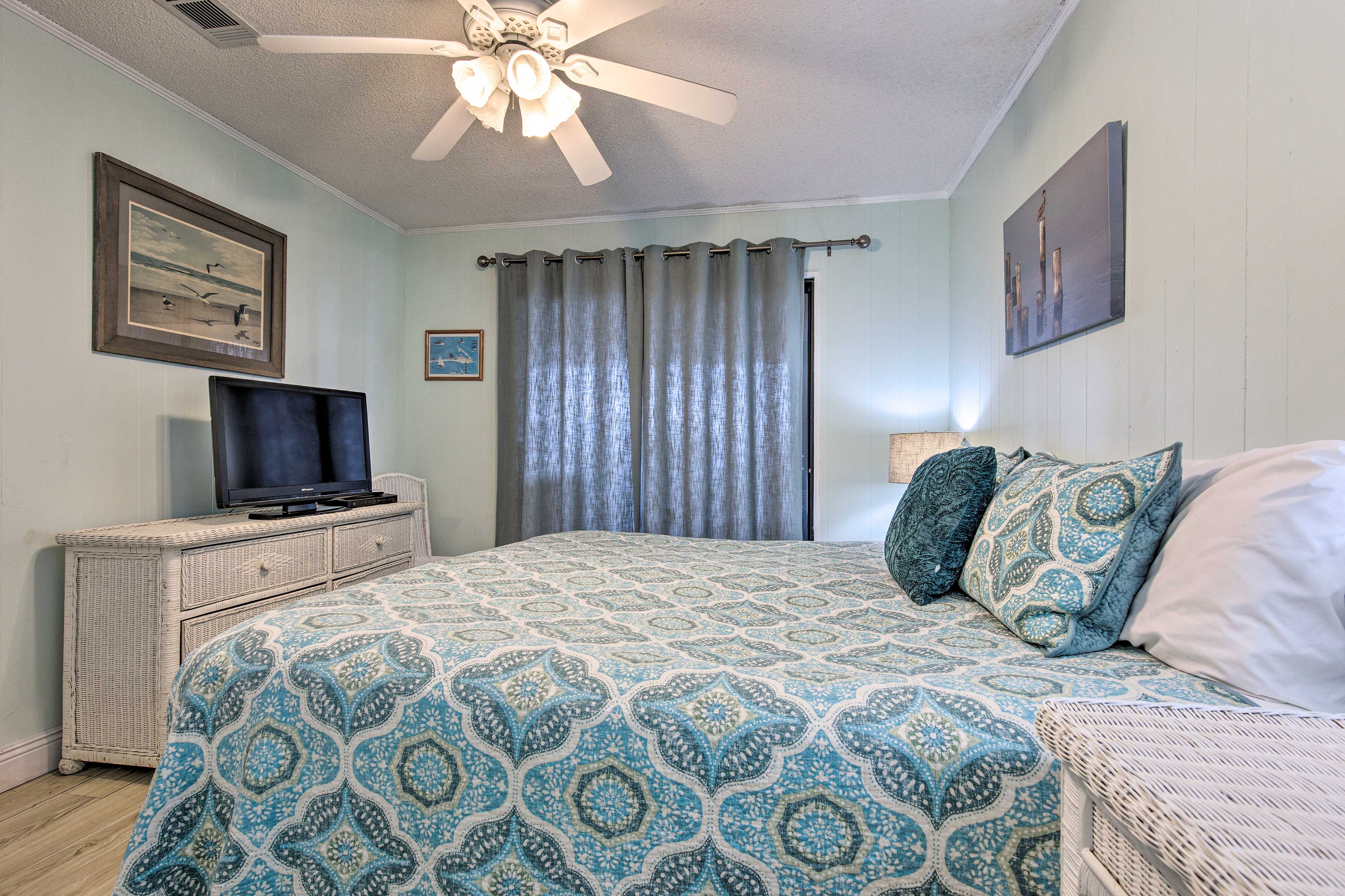 Bedroom 1 | Linens Provided | Cable TV