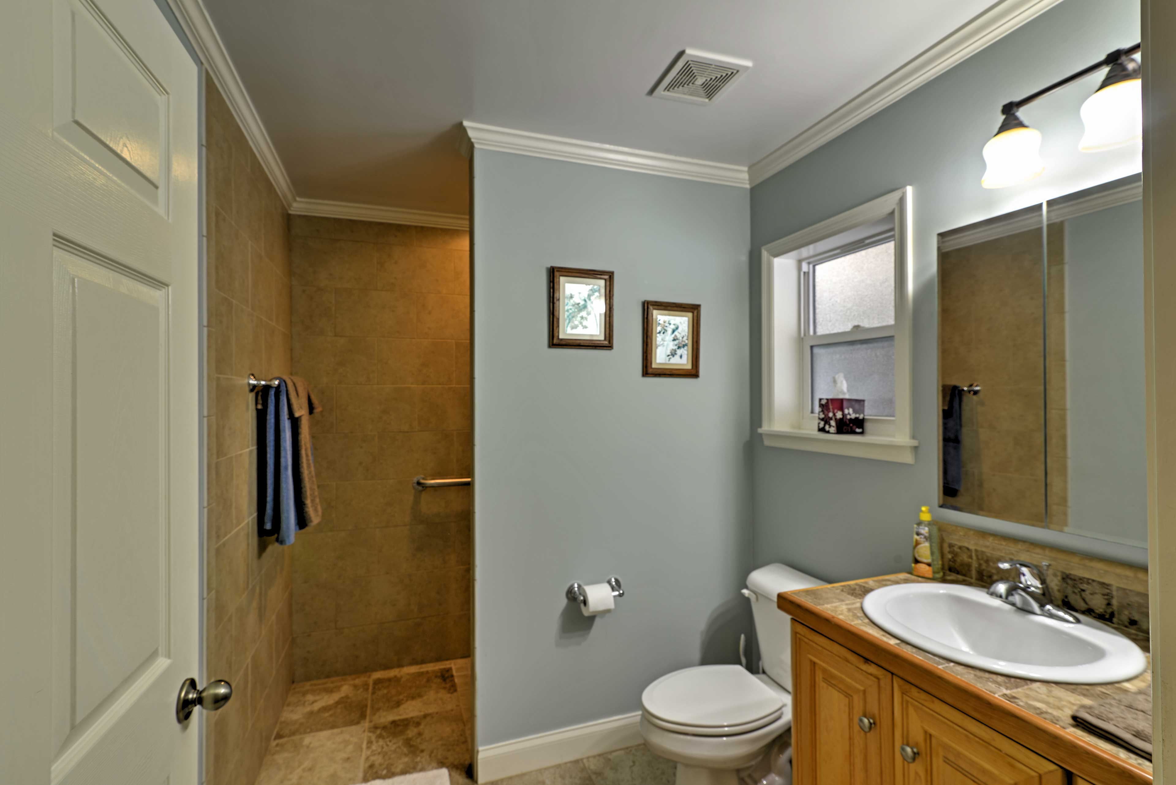 Full Bathroom | Towels & Linens Provided