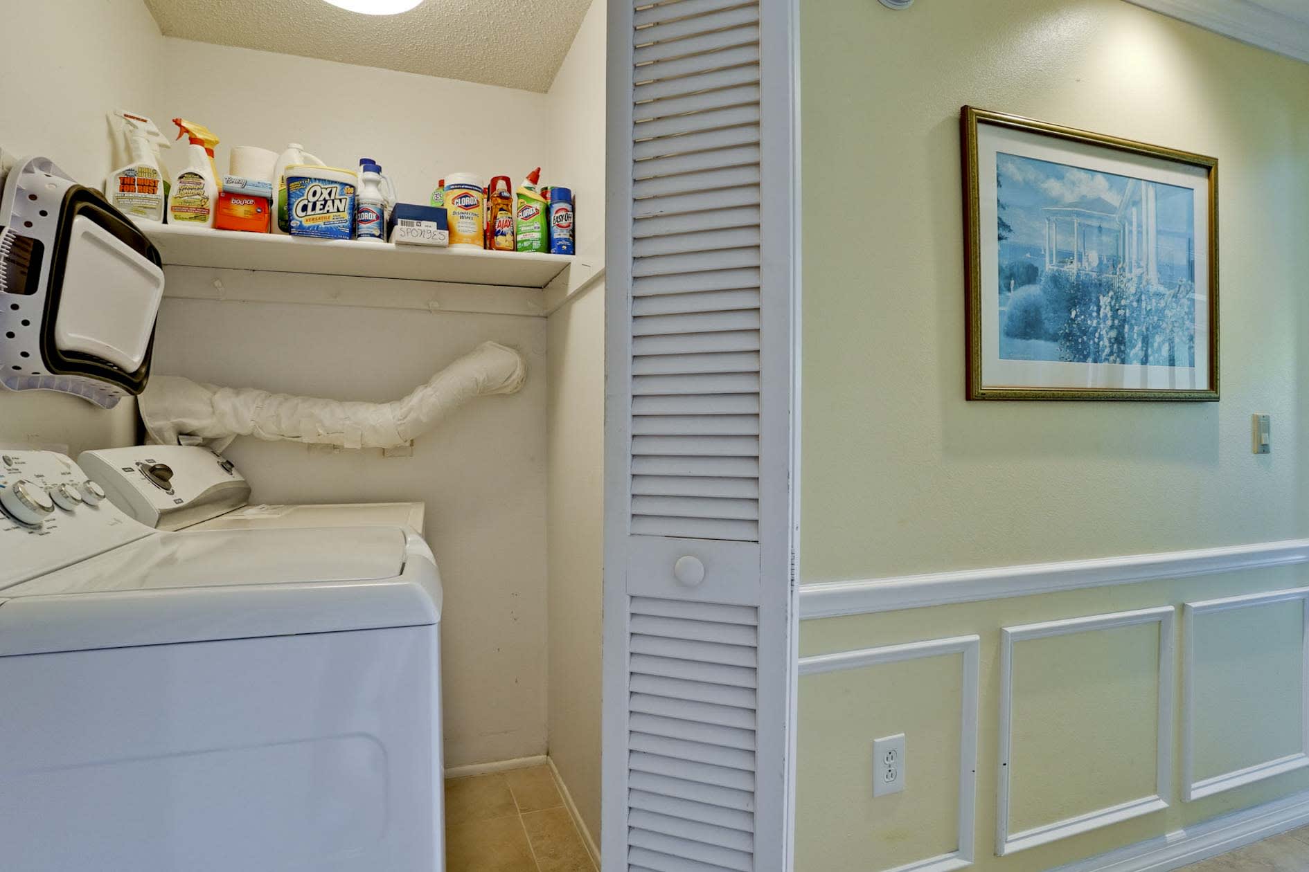 The property features in-unit laundry!