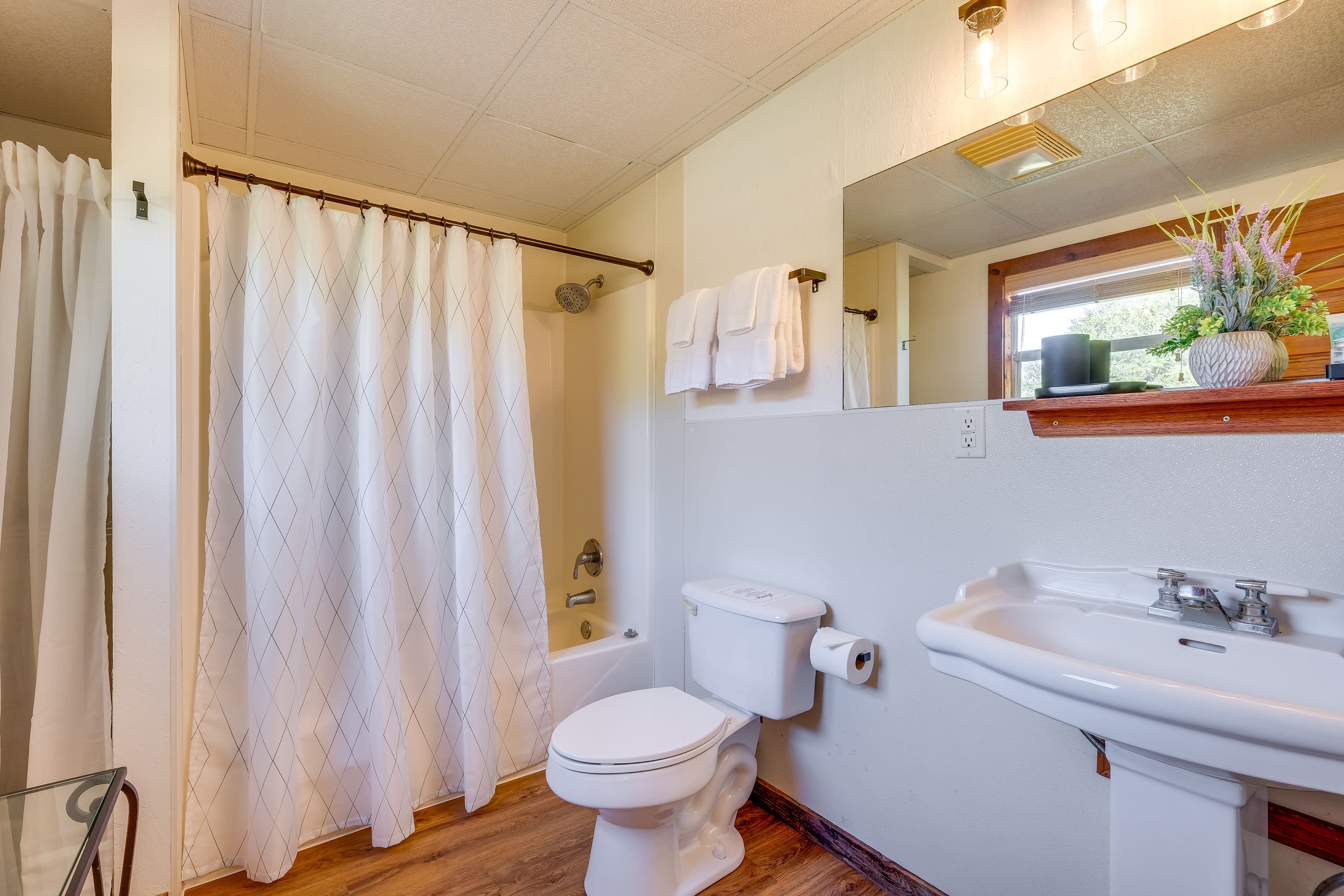 Full Bathroom | Towels & Linens Provided