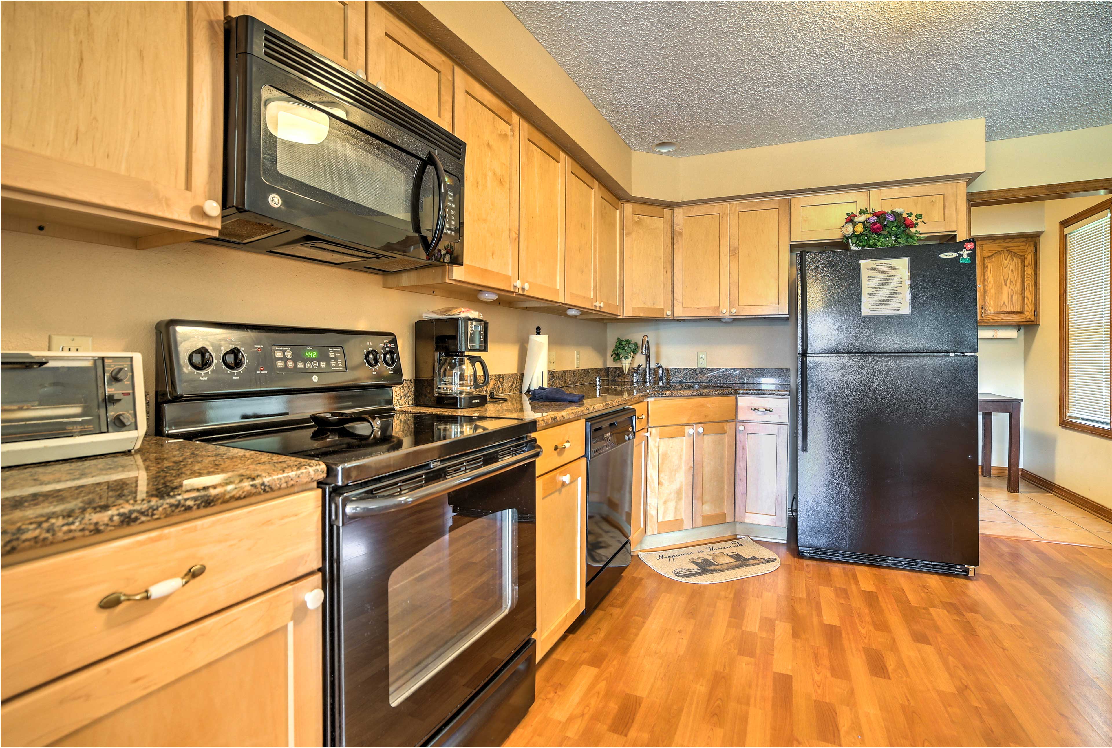 Kitchen | Granite Countertops & New Appliances