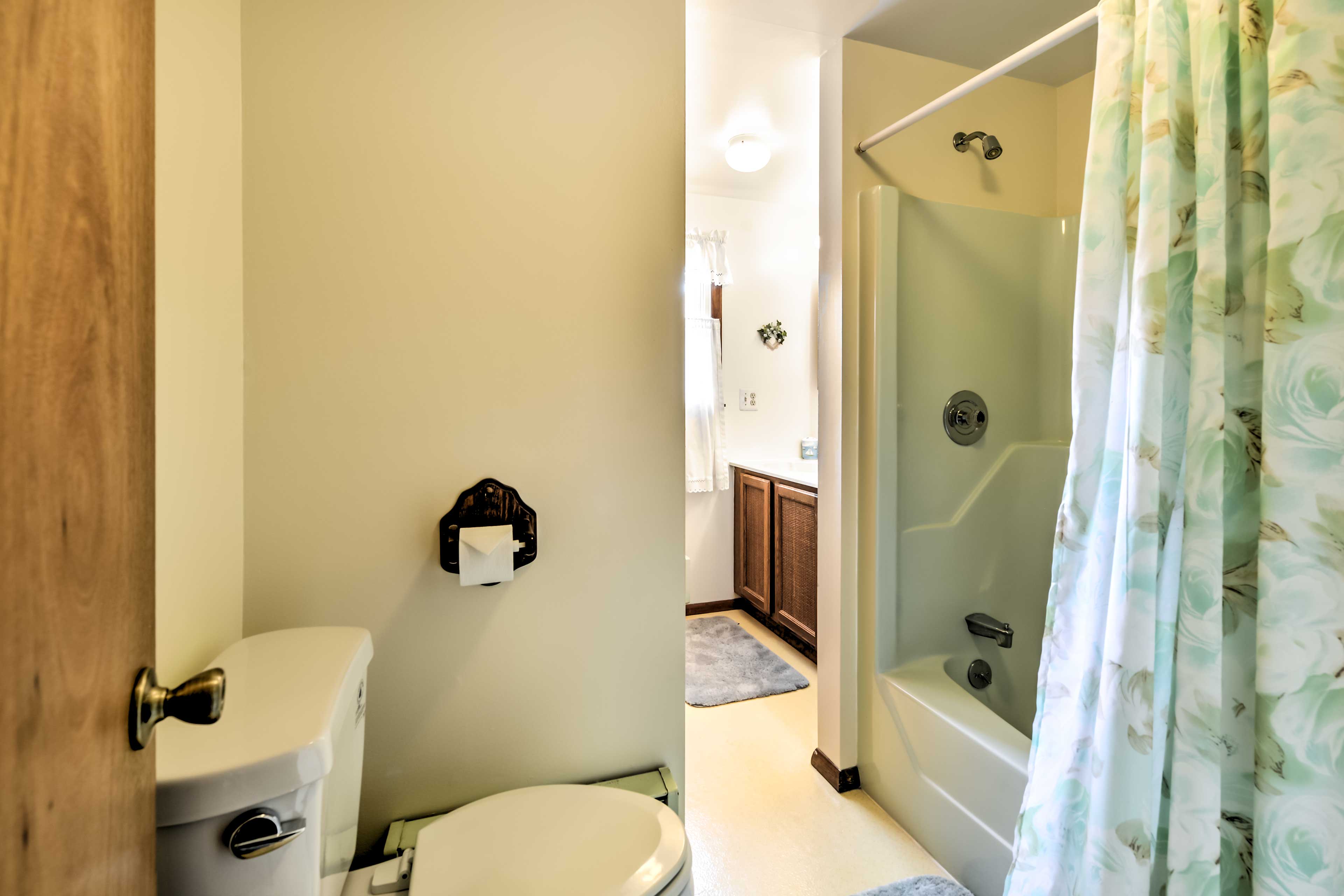 Full Bathroom | Towels & Linens