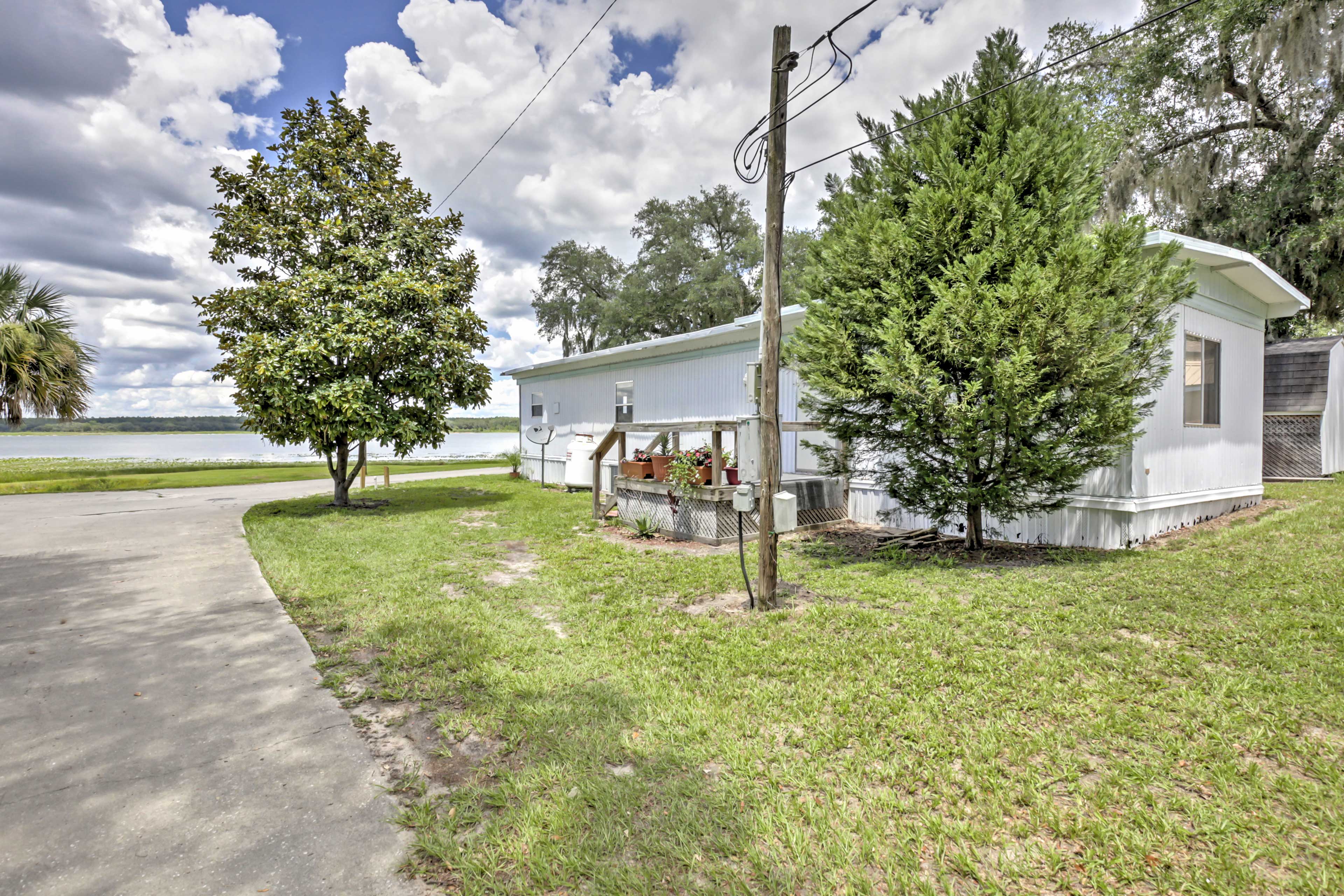 This charming home is located in Ocala National Forest!