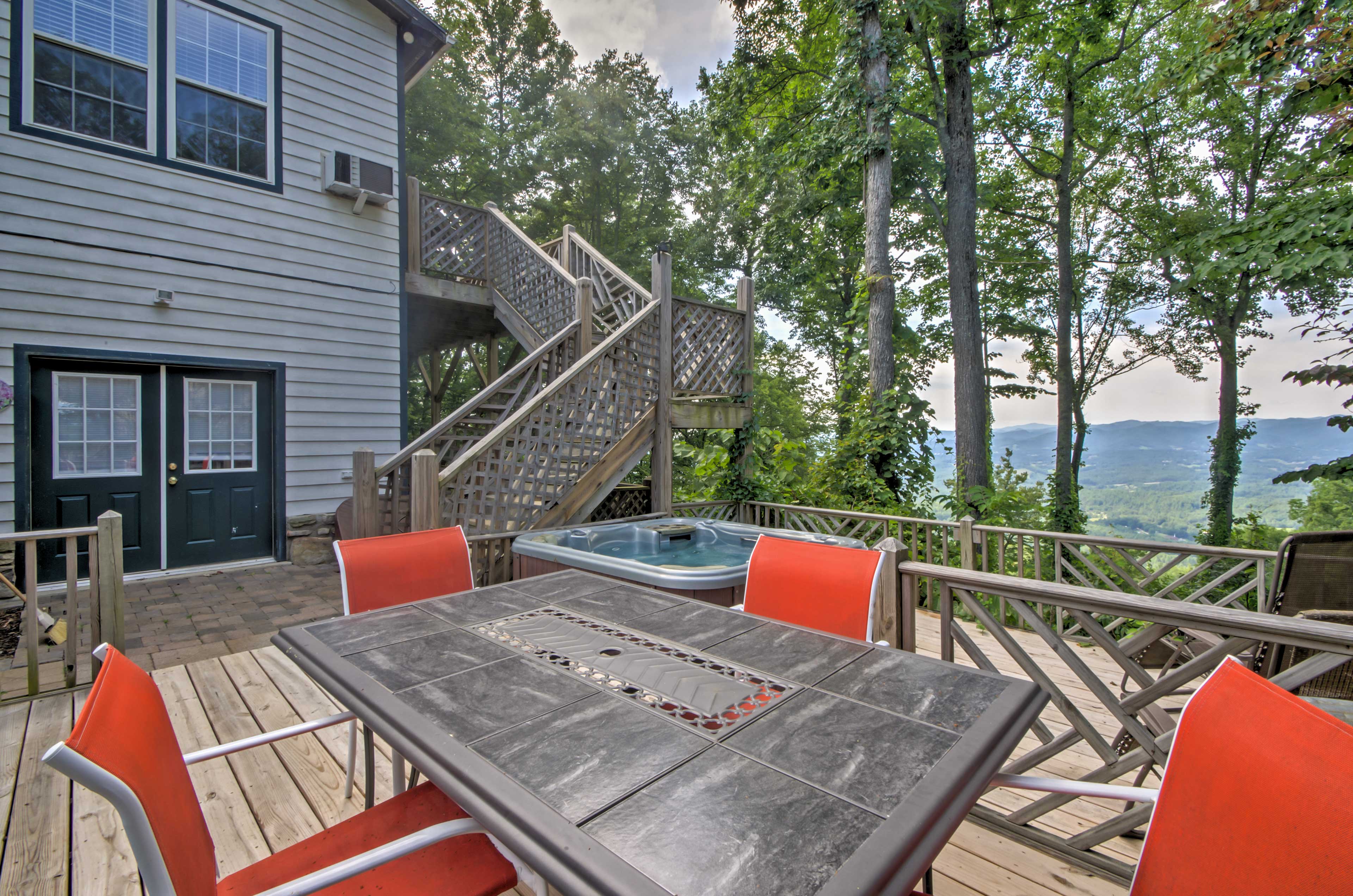 The private hot tub is the perfect post-hike remedy.