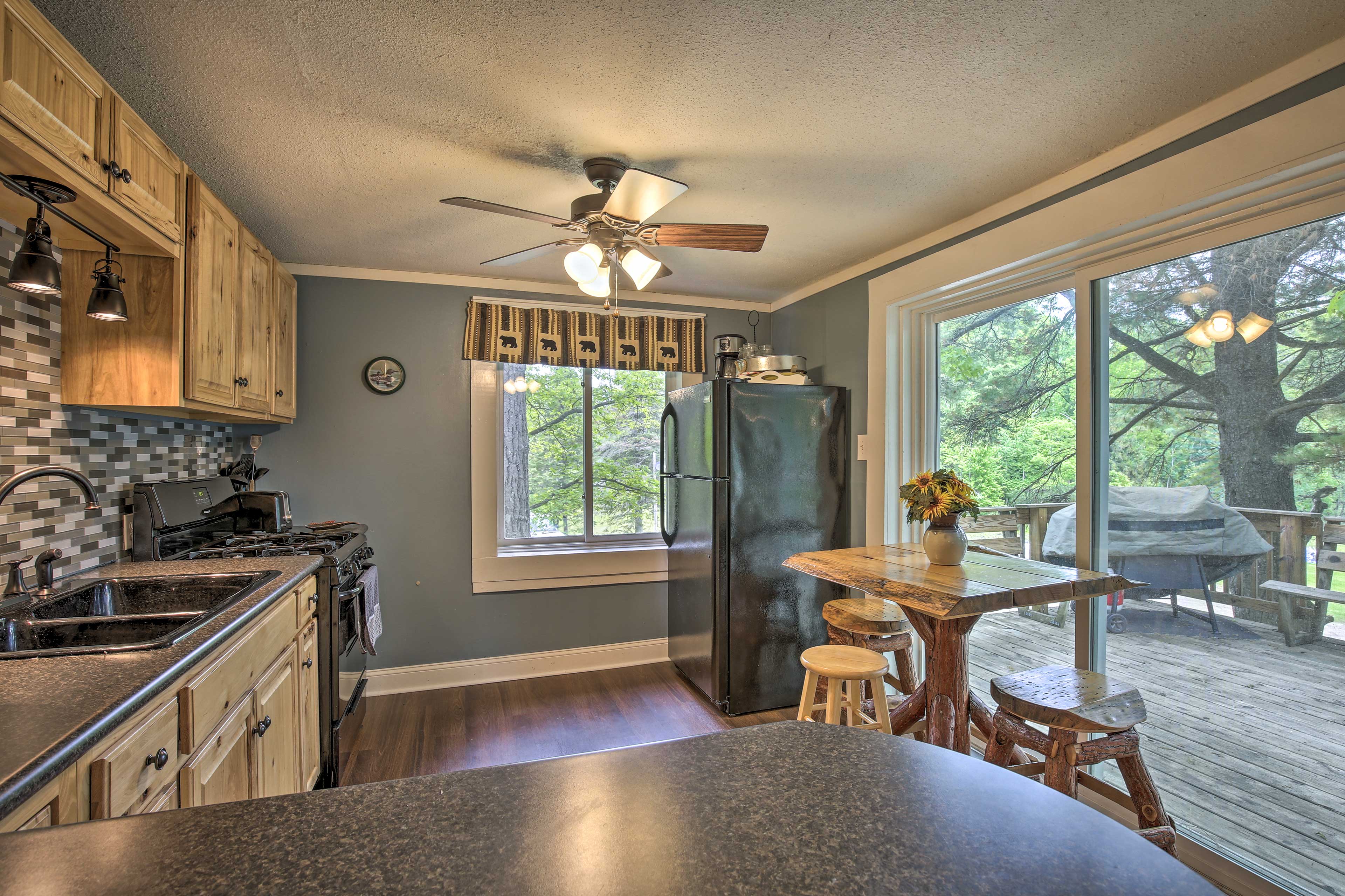 Kitchen | Dining Area