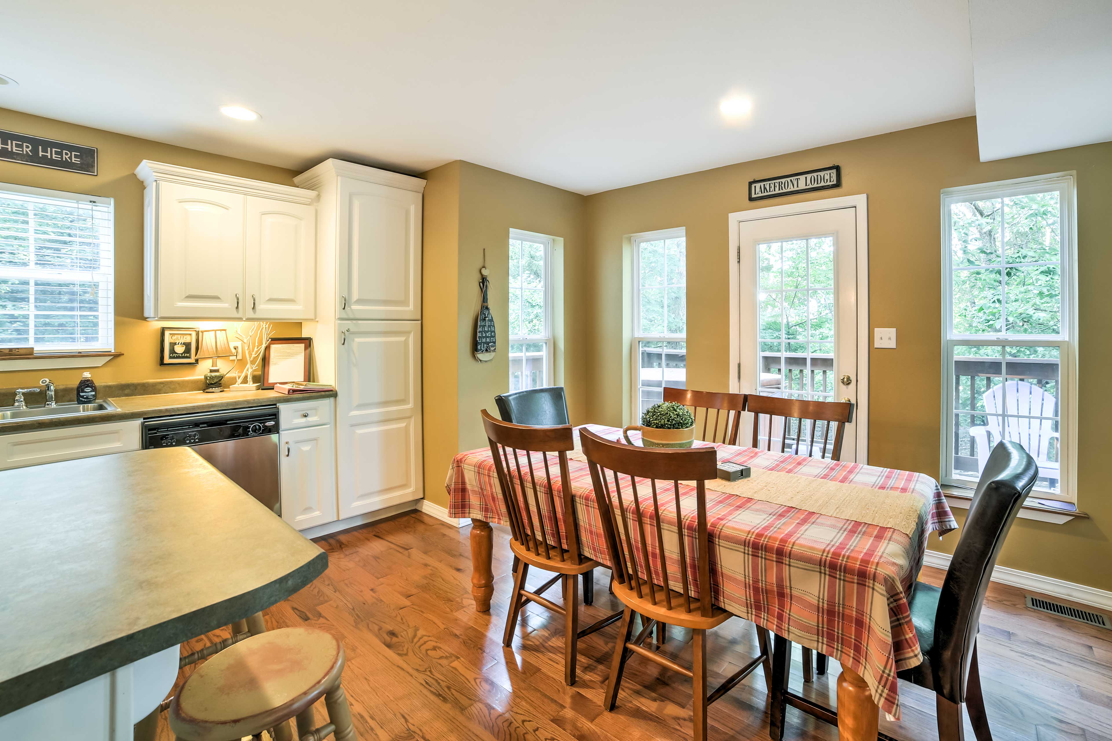 Dining Area | Central A/C & Heating