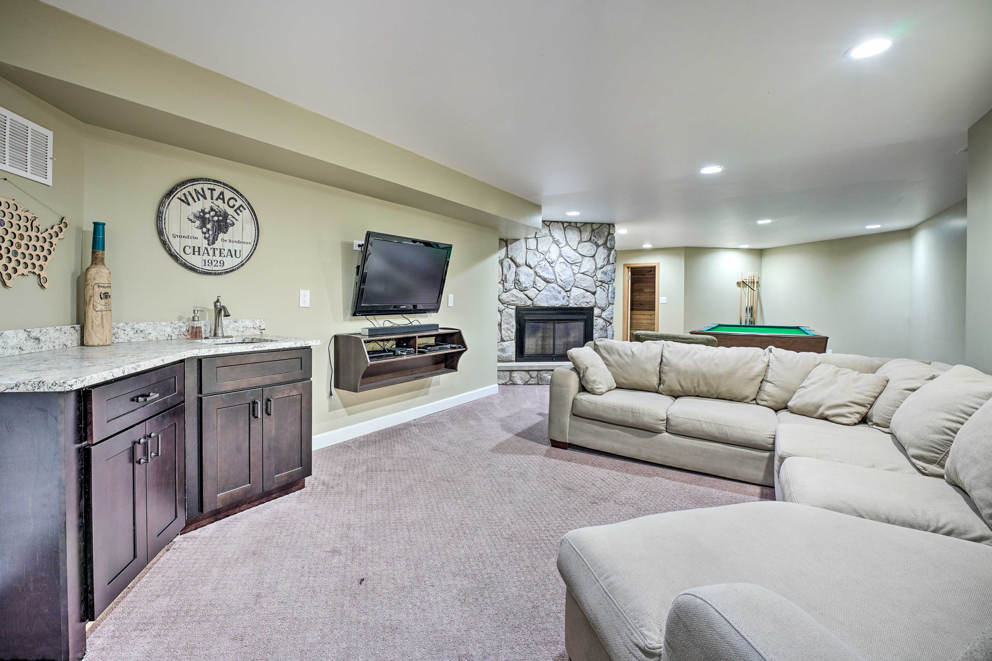 Downstairs Living Room | Pool Table | Smart TV