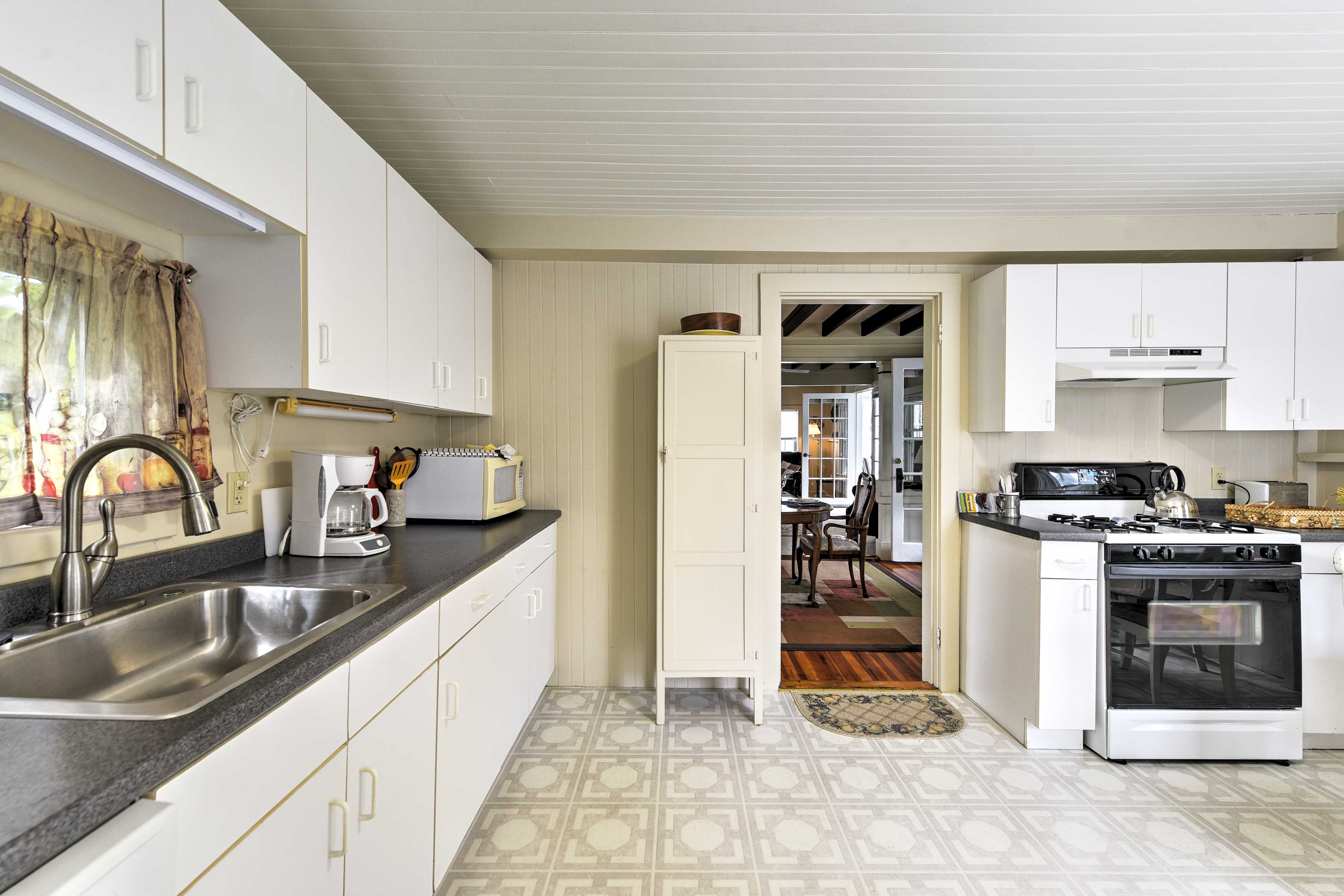 Prepare delicious home-cooked meals in the fully equipped kitchen.