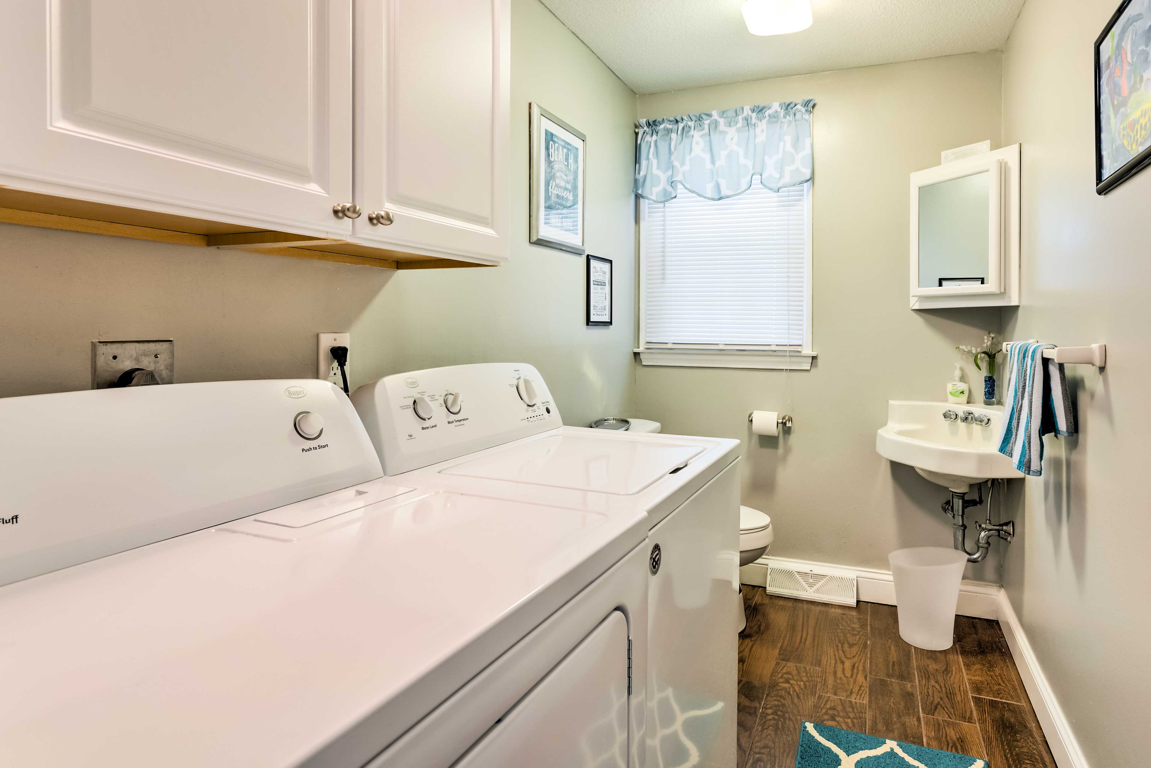 Half Bathroom | Linens & Towels Provided