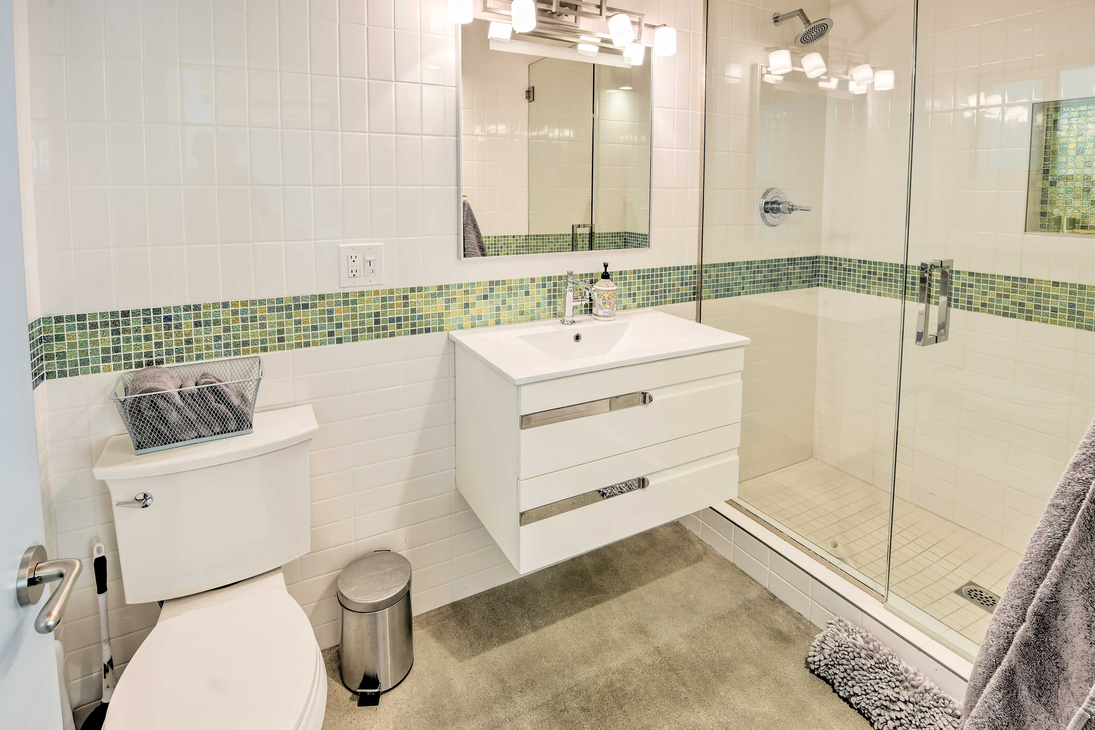 En-Suite Bathroom | Towels Provided