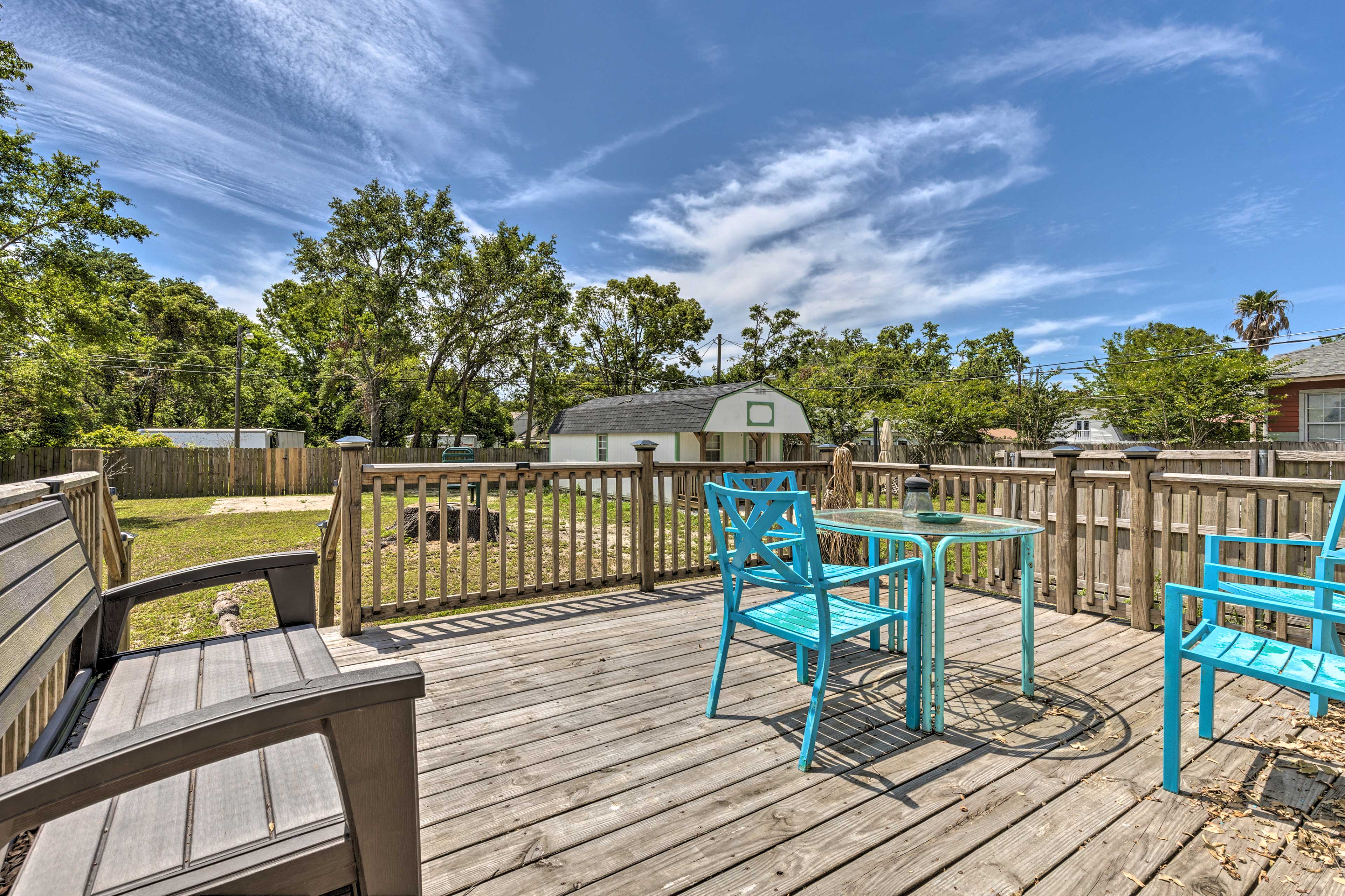 Furnished Deck | 2 Blocks to Beach