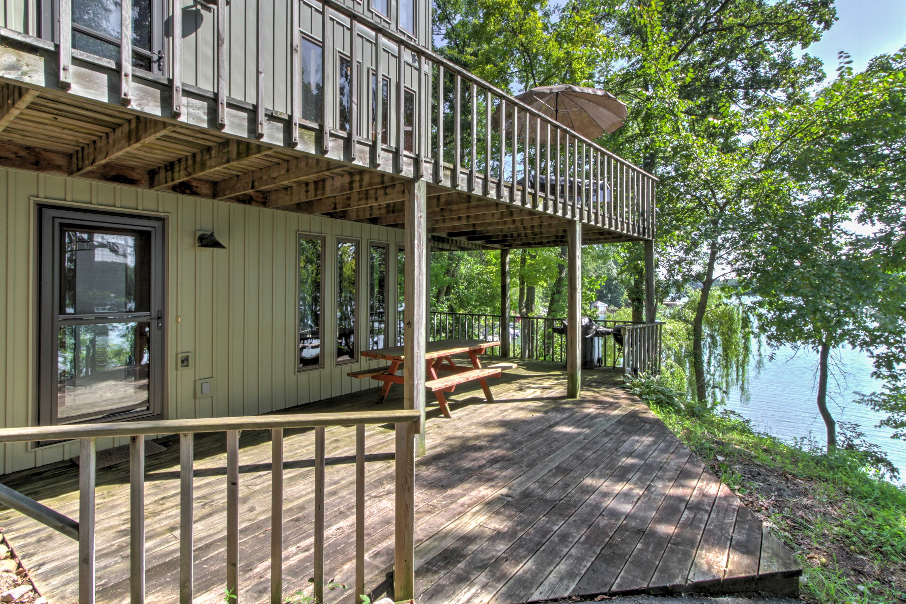 Waupaca Vacation Rental | 5BR | 2.5BA | Stairs Required | 2,000 Sq Ft