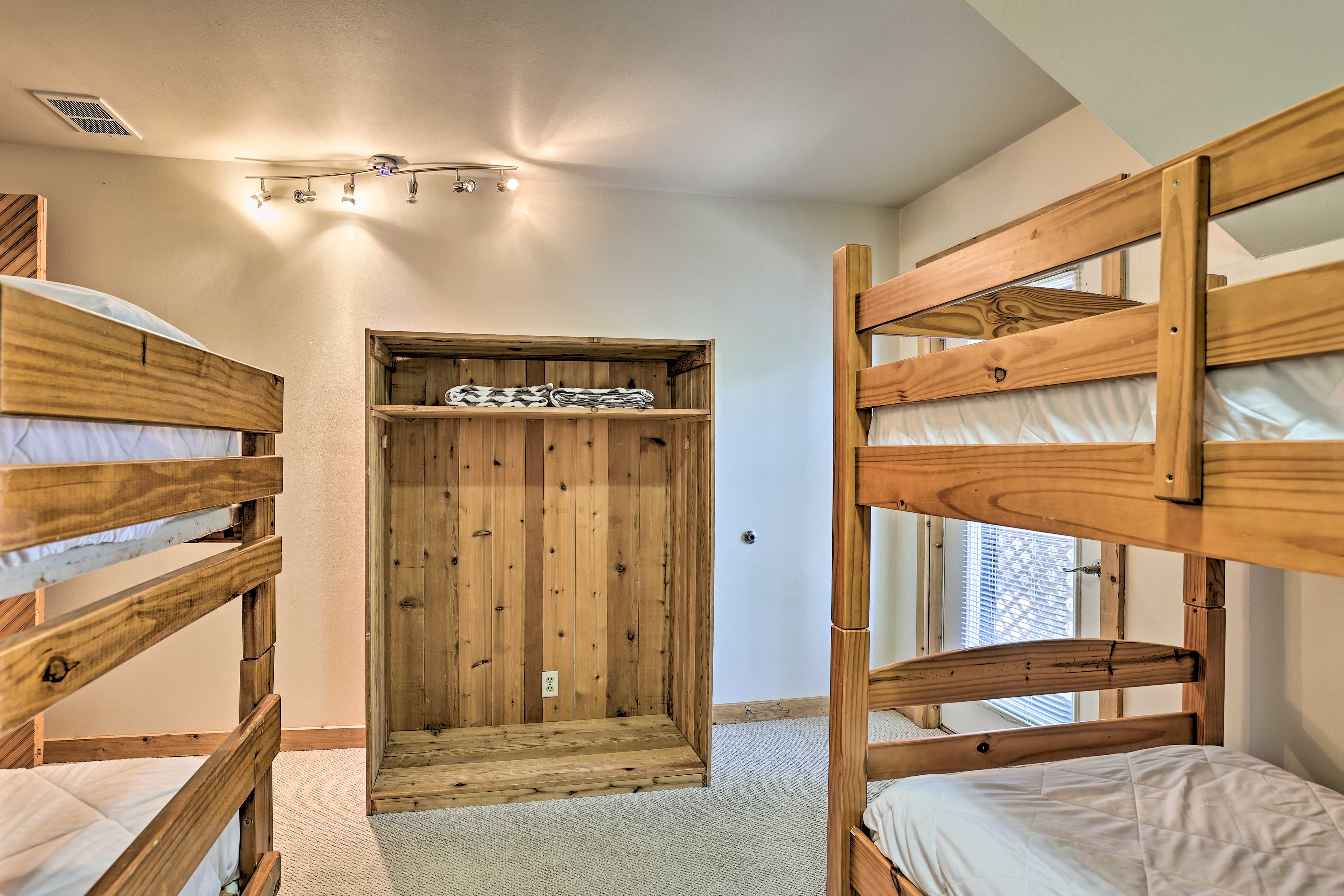 Bedroom 5 | 2 Twin Bunk Beds