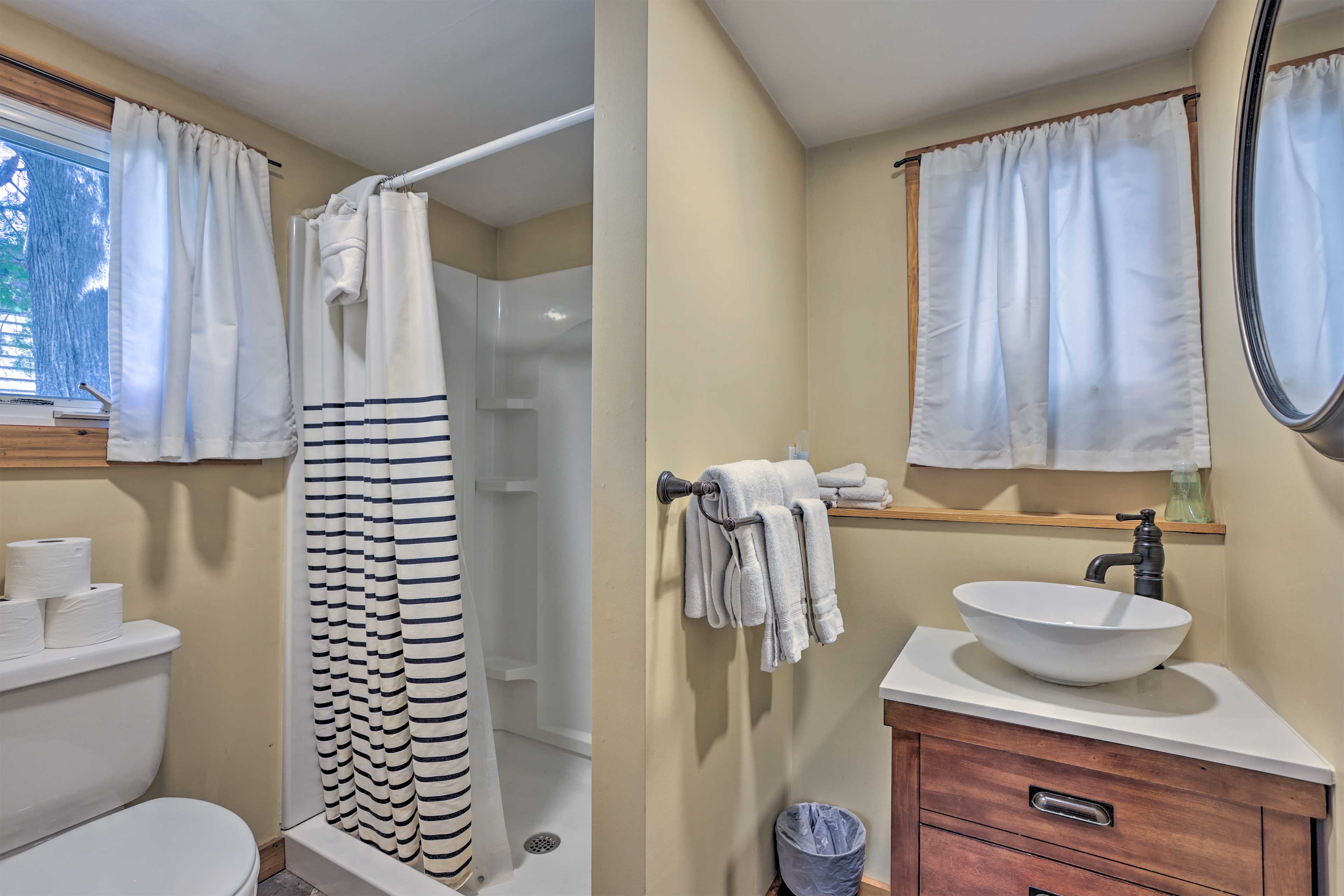 Full Bathroom | Linens & Towels