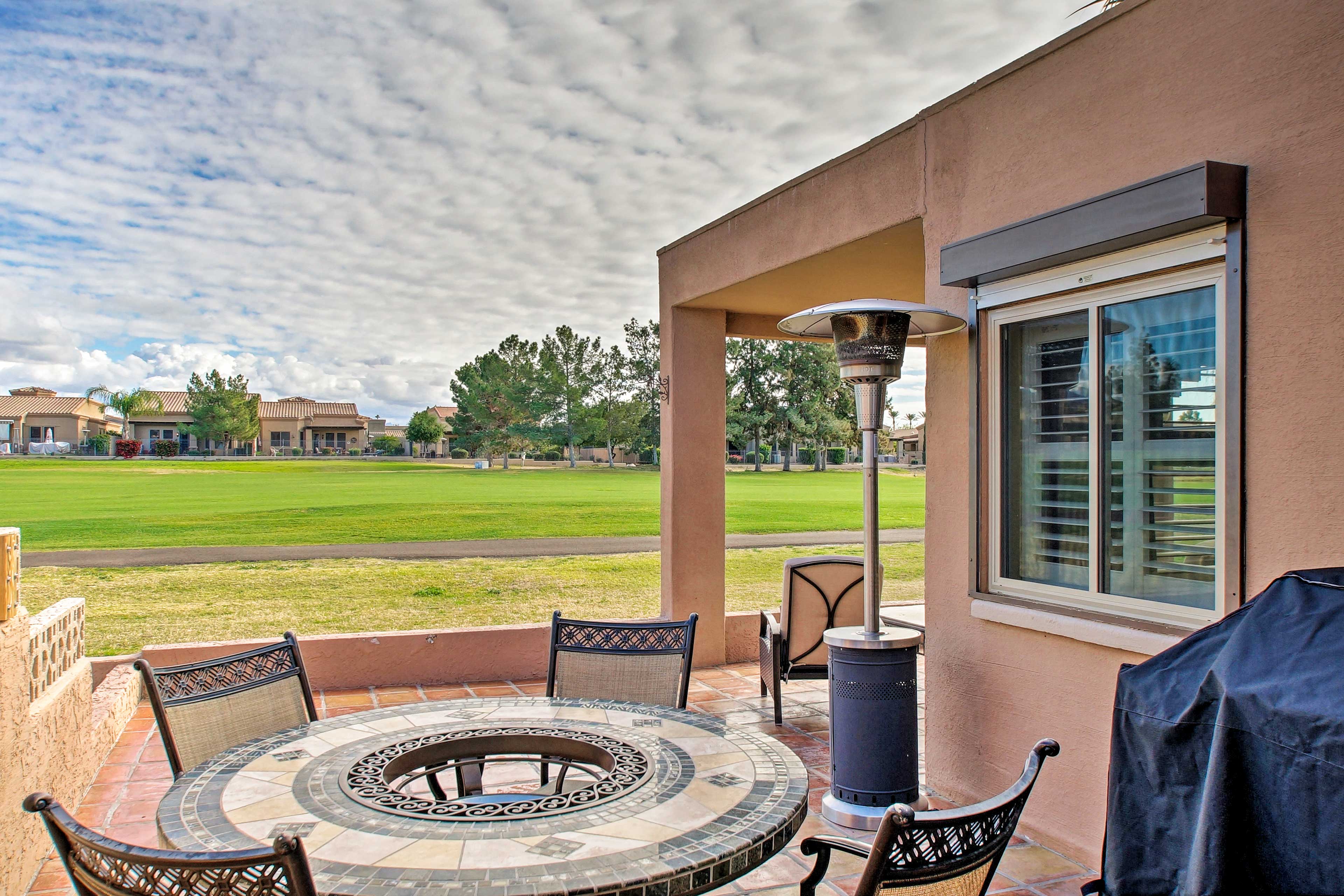 Your Arizona home-away-from-home comfortably sleeps up to 4 guests.