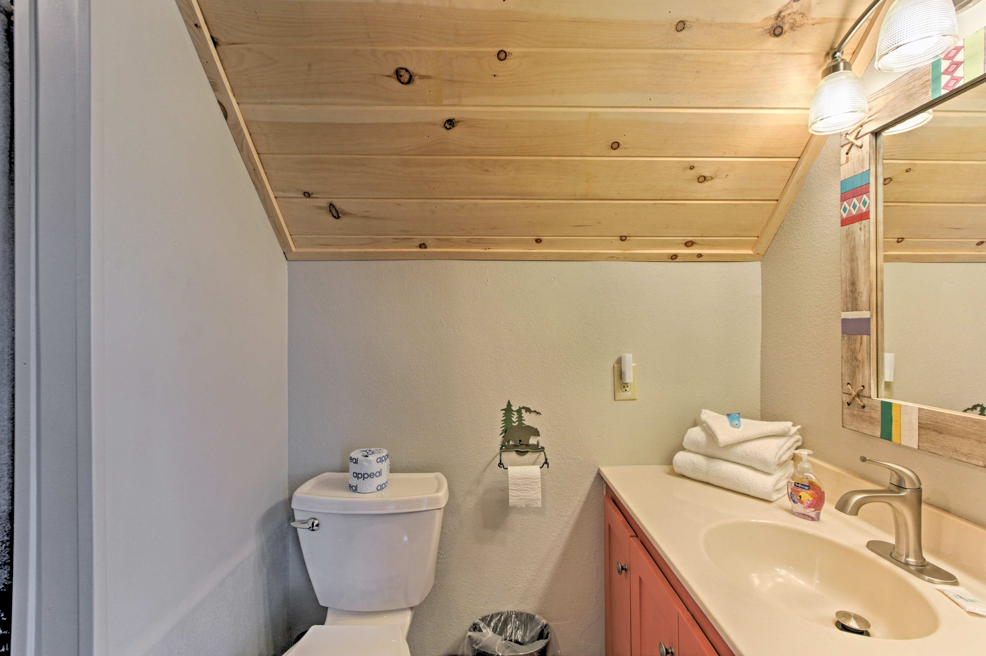 En-Suite Bathroom | Towels Provided