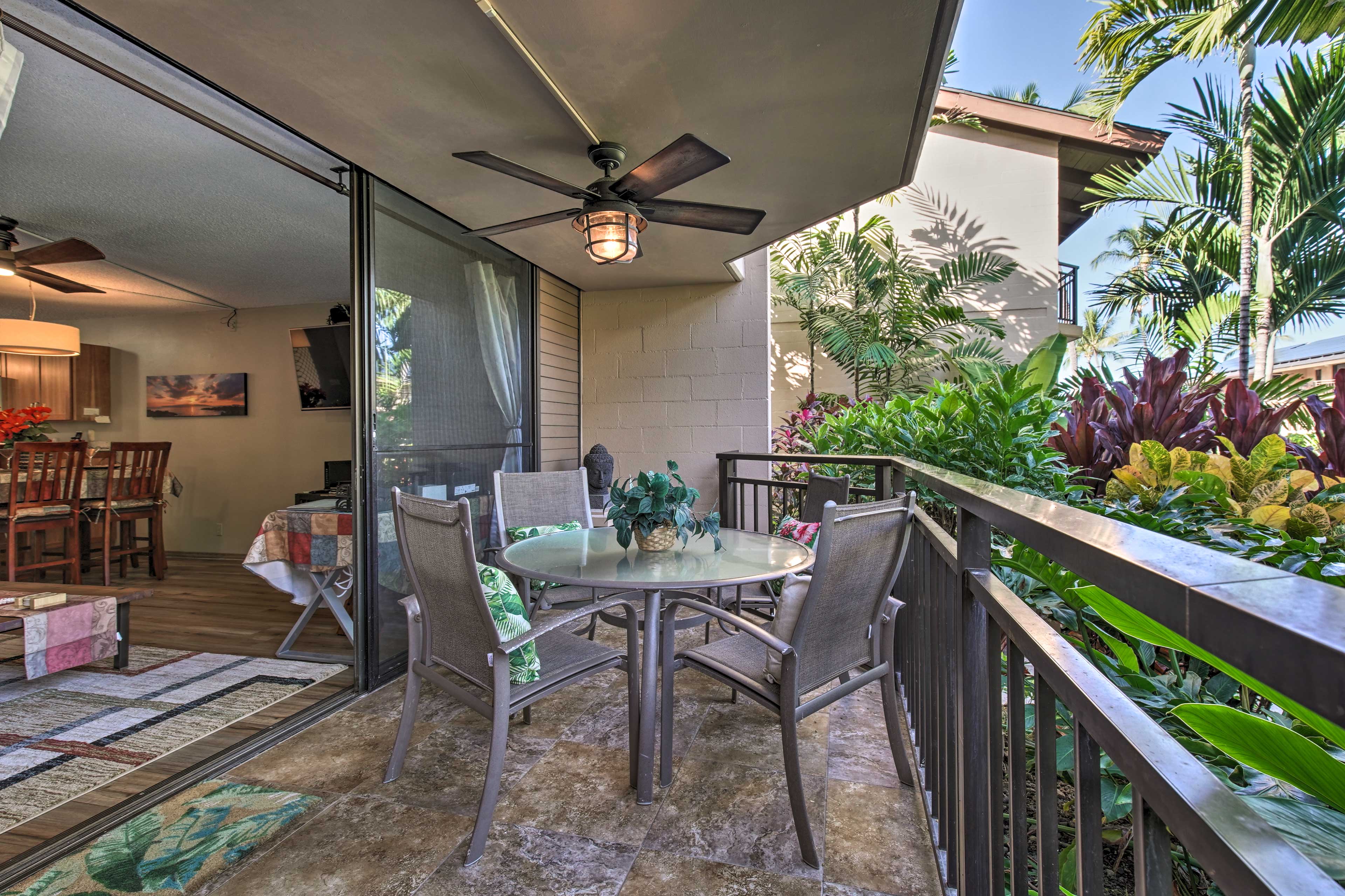 Private Lanai | Outdoor Dining Set