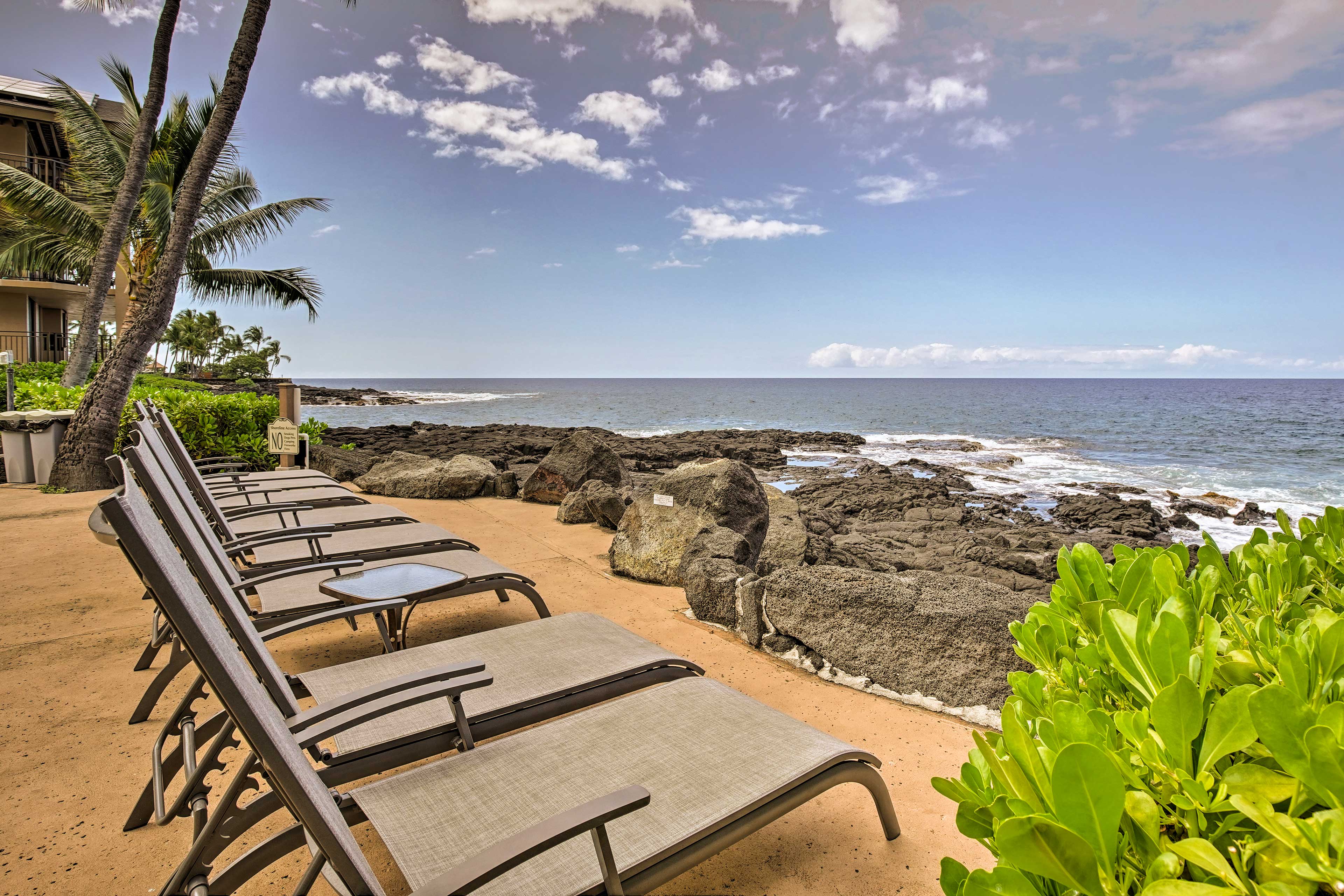 Oceanfront Condo Complex | Lounge Area