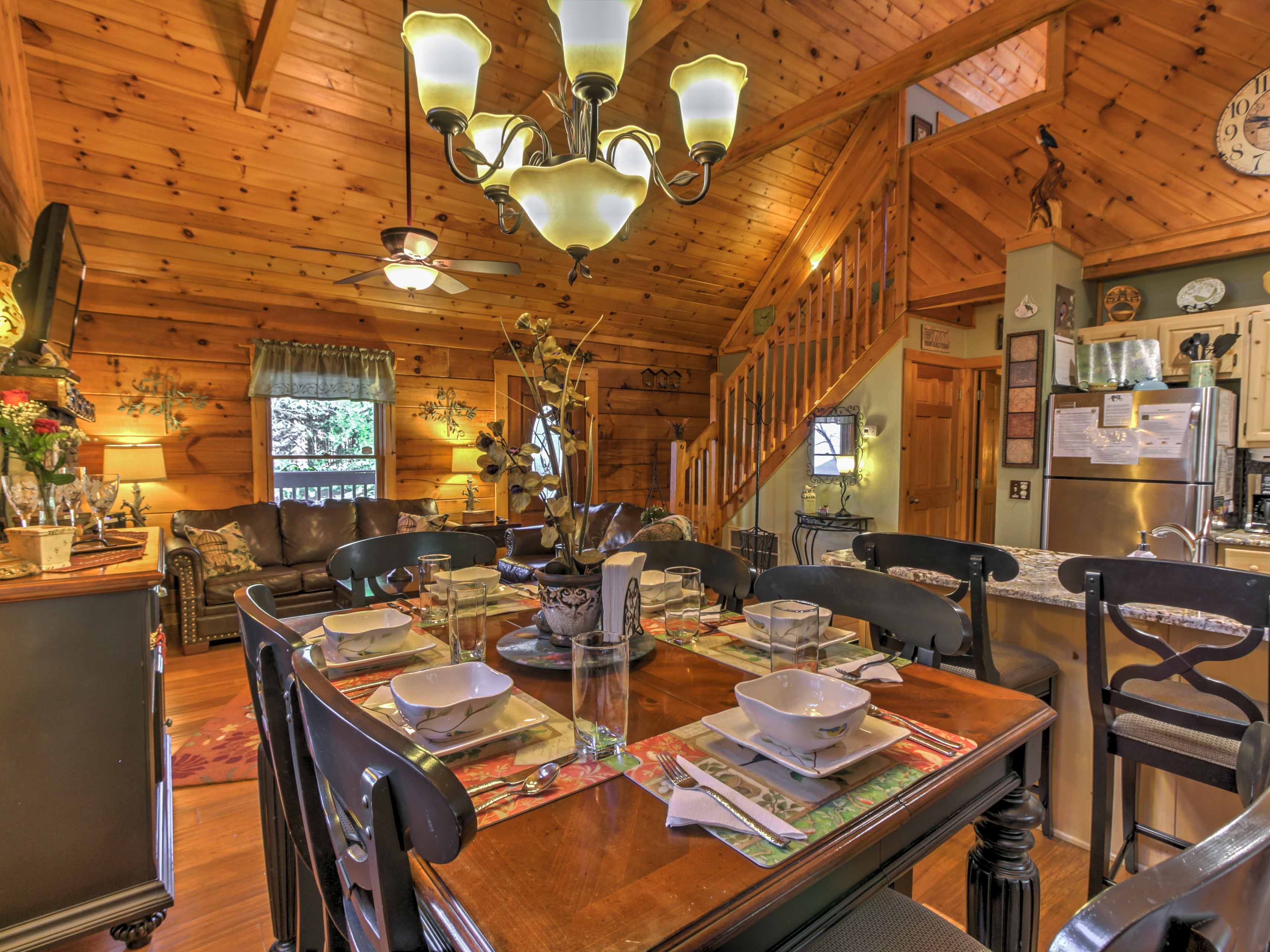 Dining Area | Dishware & Flatware Provided