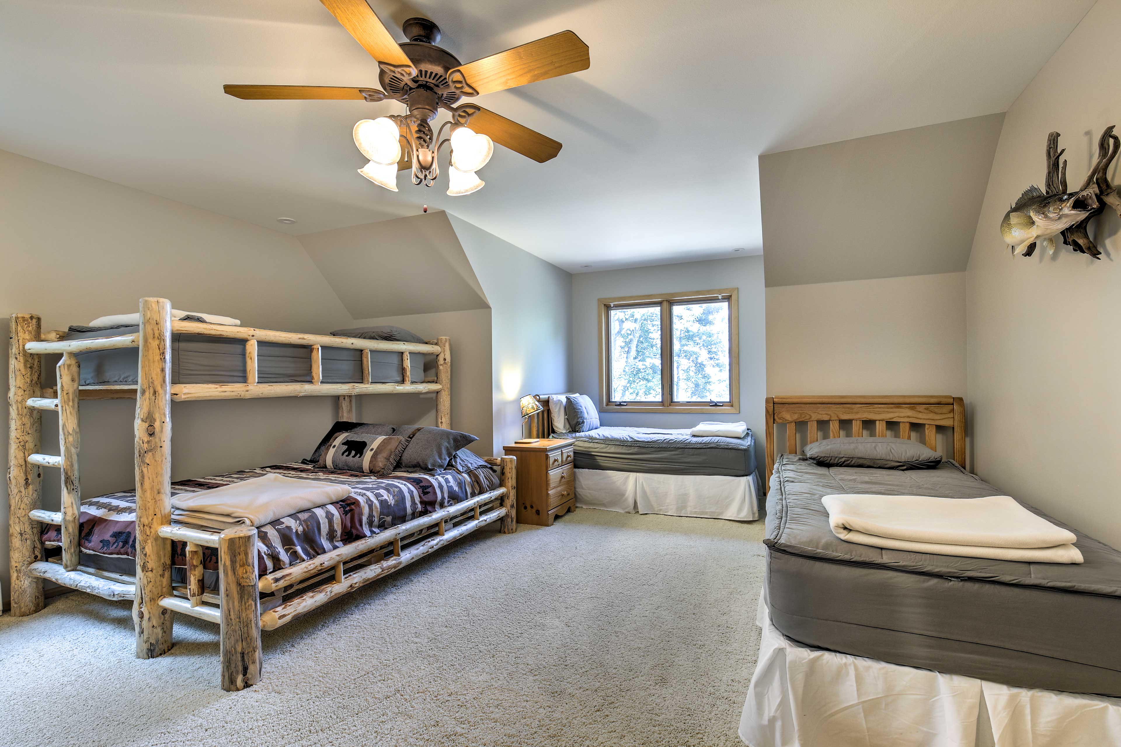 Bedroom 3 | 2 Twin Beds | Twin/Queen Bunk Bed