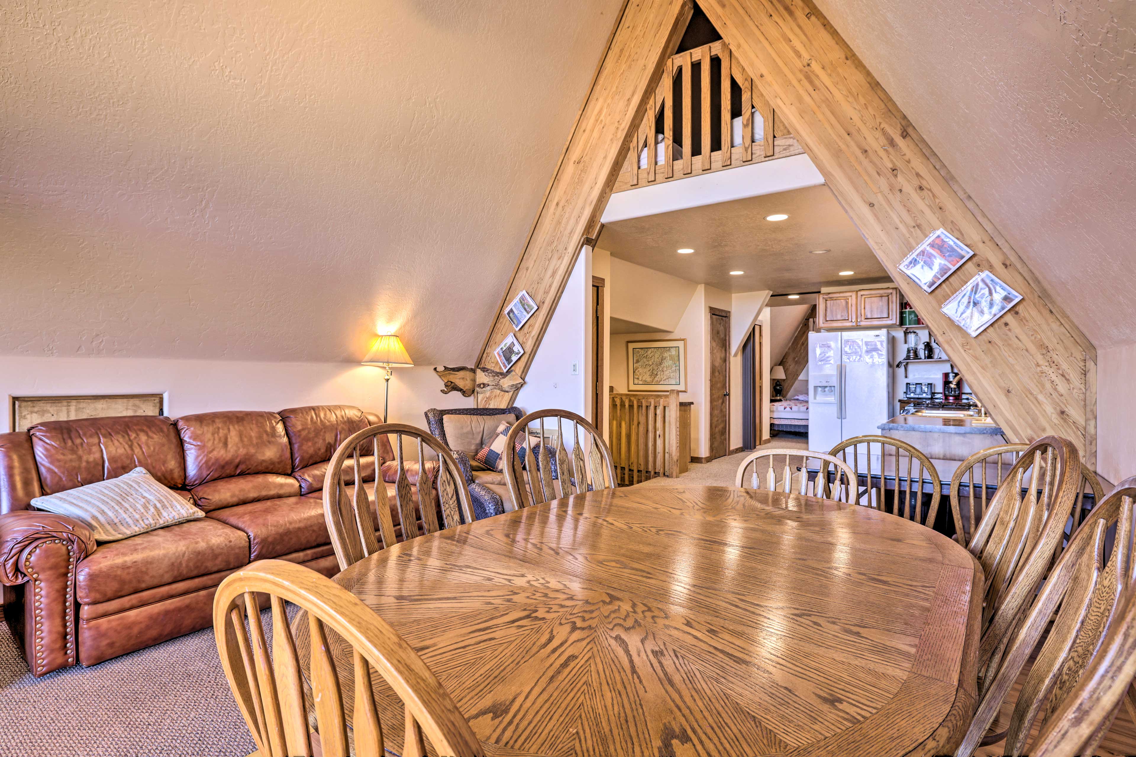 Dining Area | Dishware/Flatware Provided