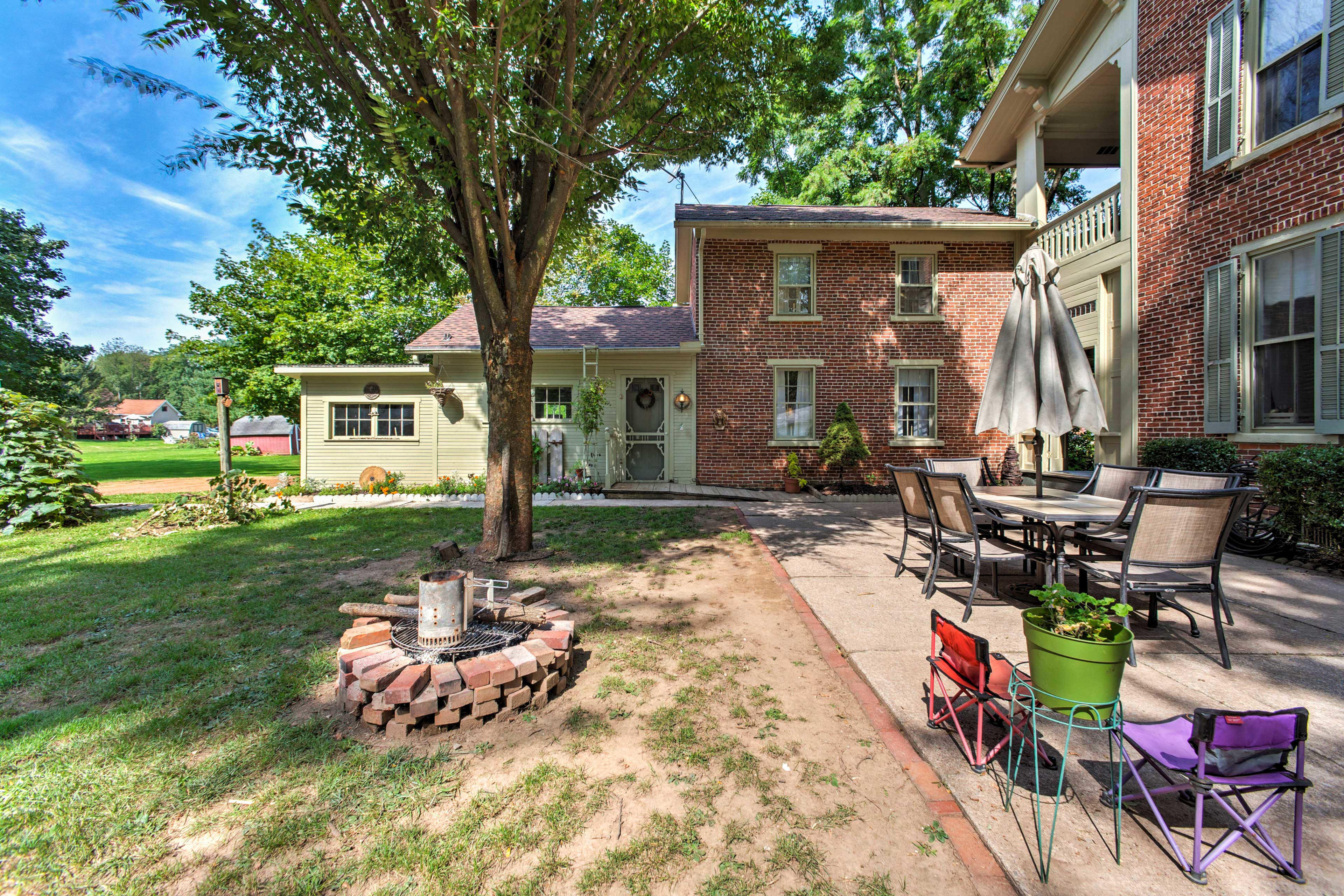 When the weather's right, enjoy dinner on the patio around the 6-person table.