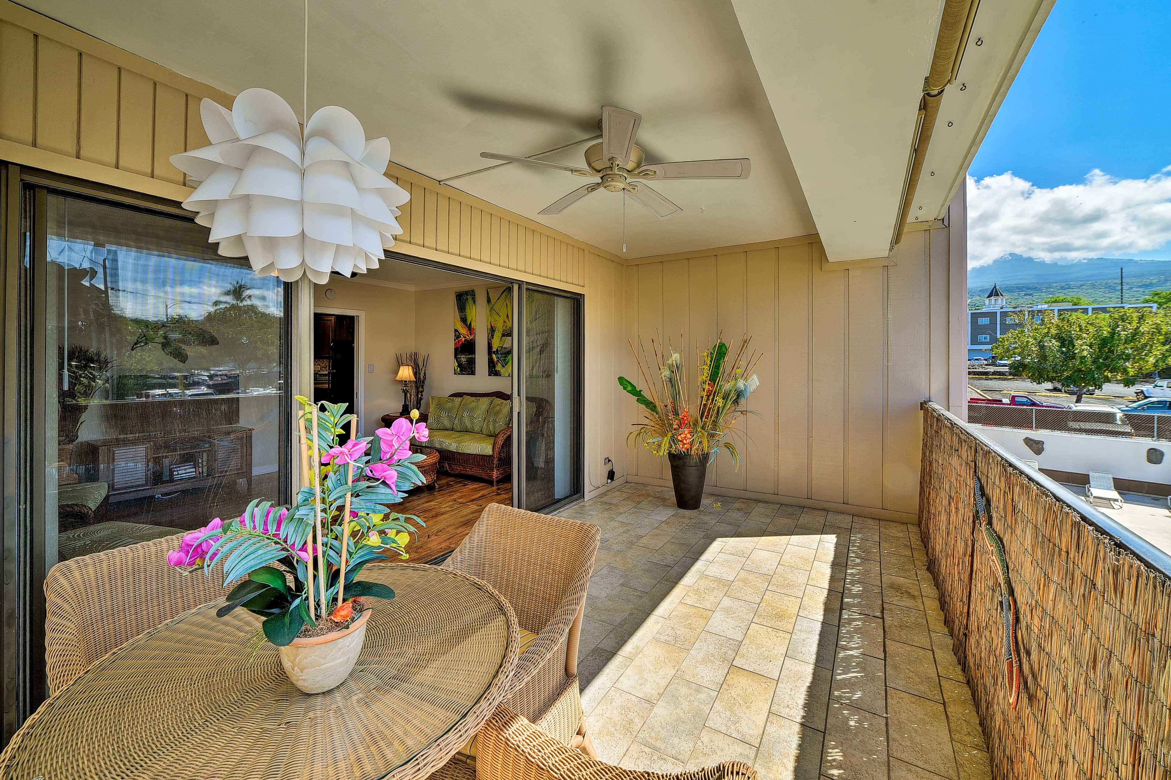 Kailua-Kona Vacation Rental | 1BR | 1BA | 850 Sq Ft | Elevator Access